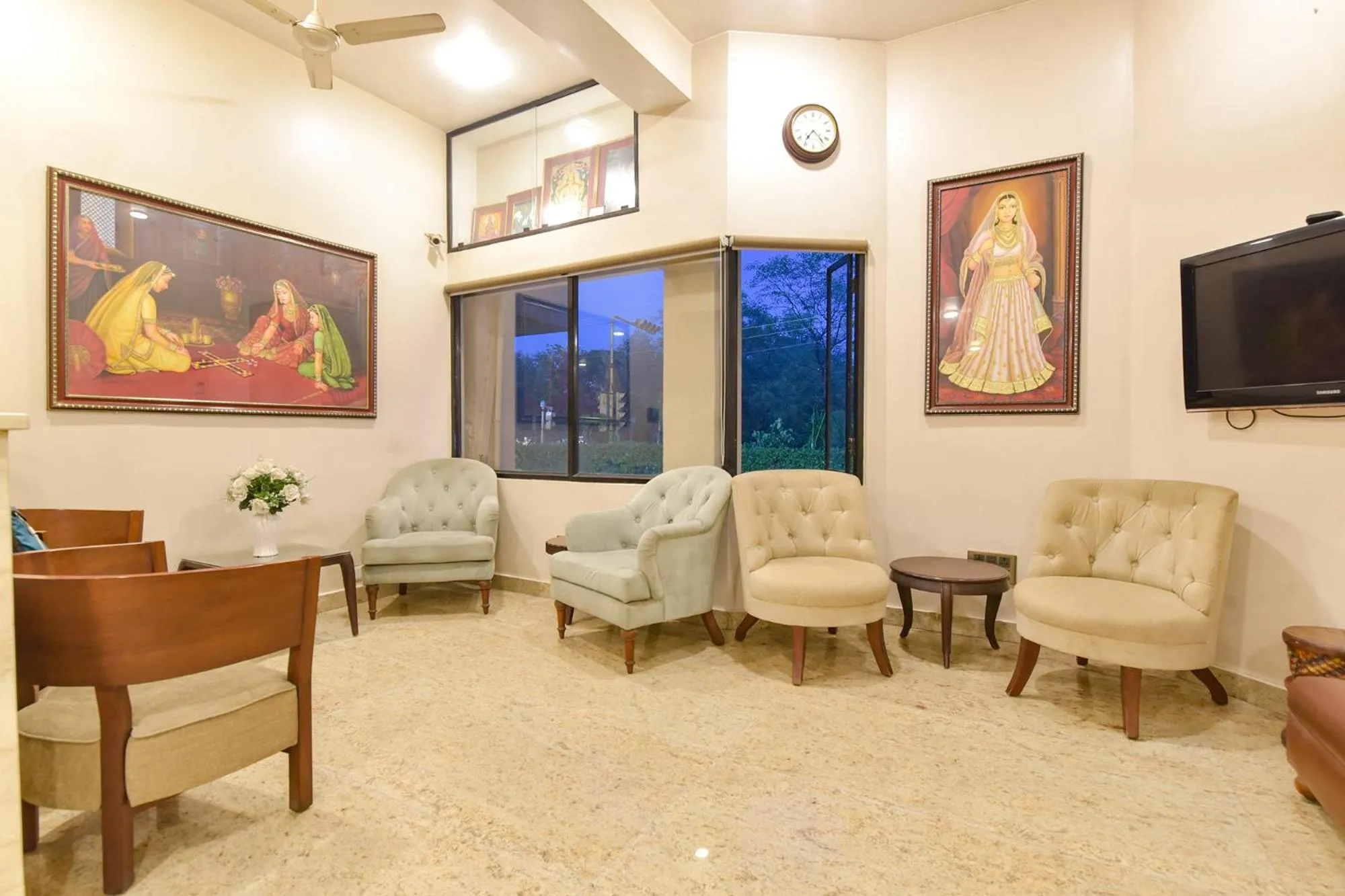 Seating area in FabHotel Shikha