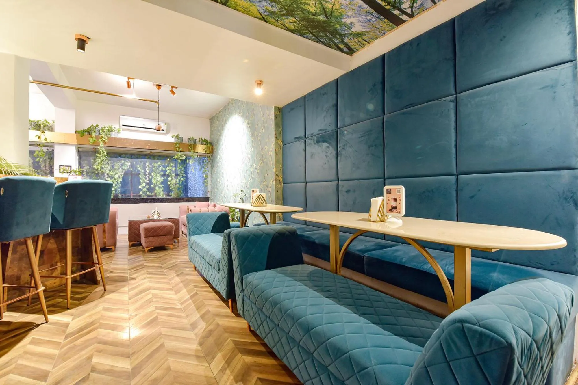 Seating area in FabHotel Shikha