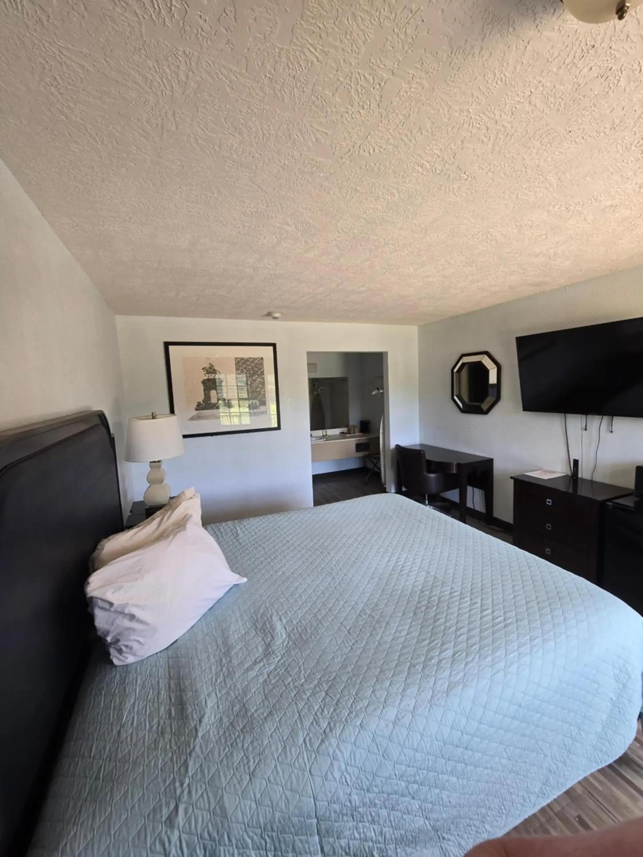 Bedroom, Bed in Best Price Motel & Suites Bedroom, Bed in Best Price Motel & Suites