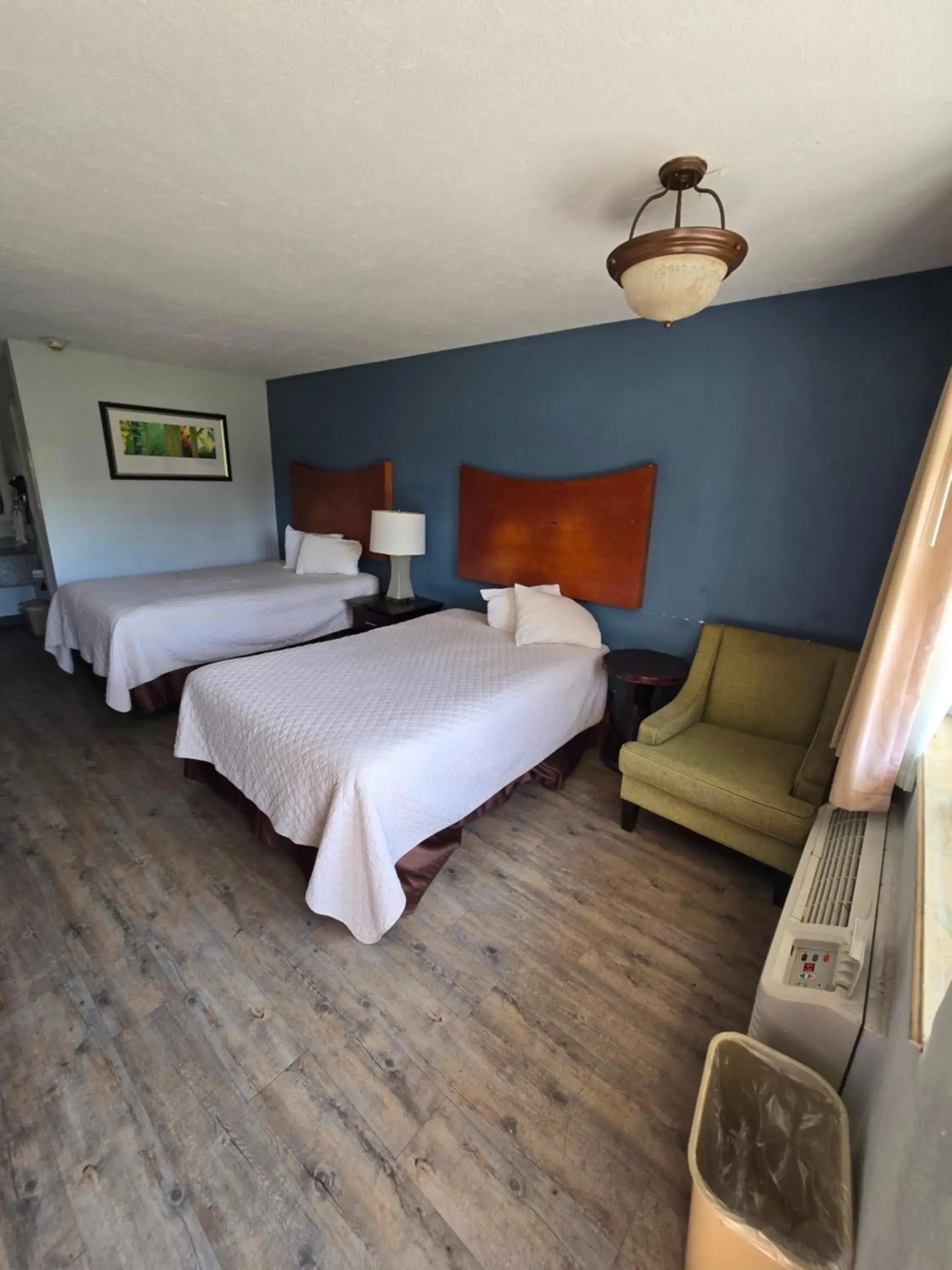 Double Room with Two Double Beds - Non-Smoking in Best Price Motel & Suites Double Room with Two Double Beds - Non-Smoking in Best Price Motel & Suites
