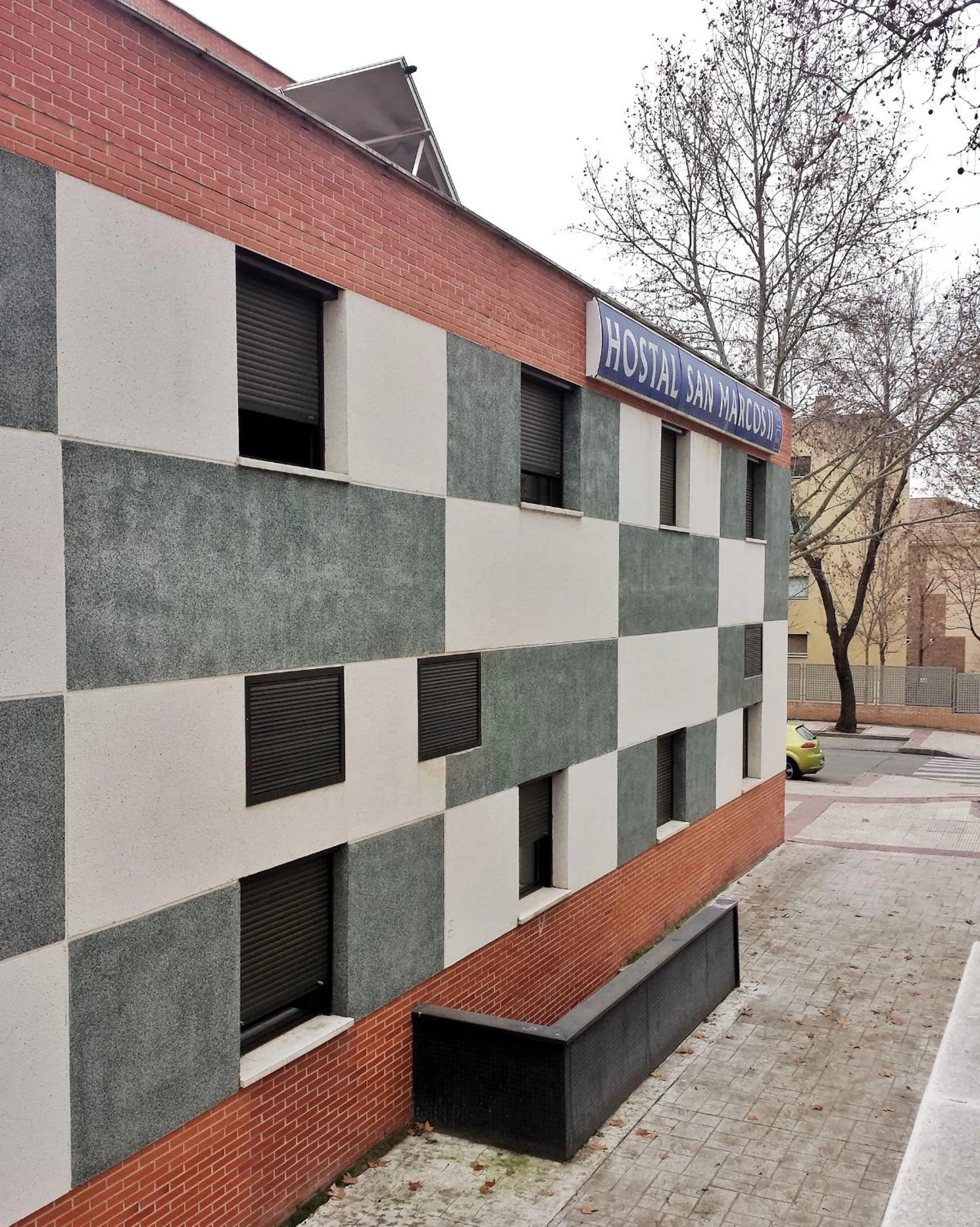 Property building in Hostal San Marcos II