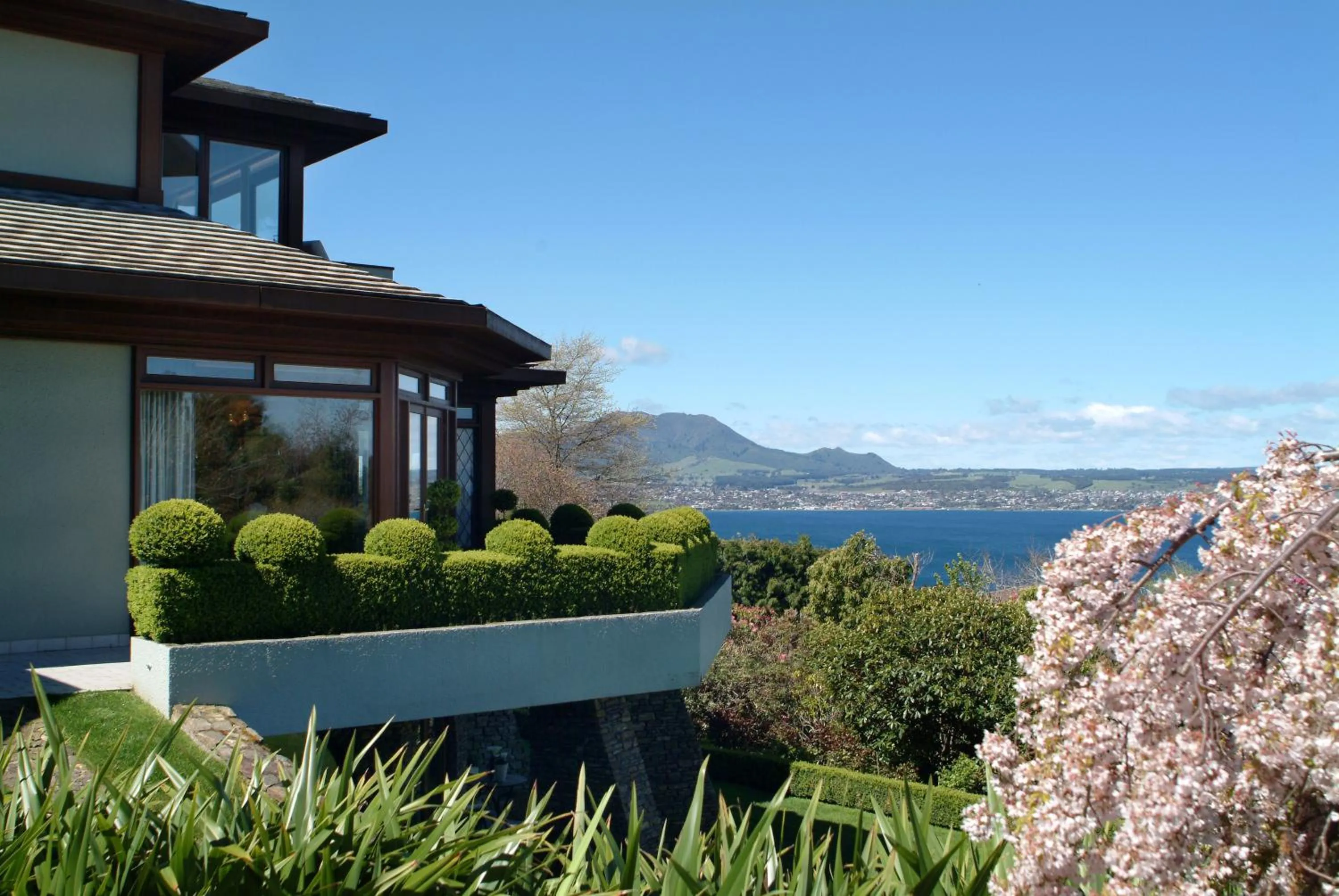 Facade/entrance in Lake Taupo Lodge
