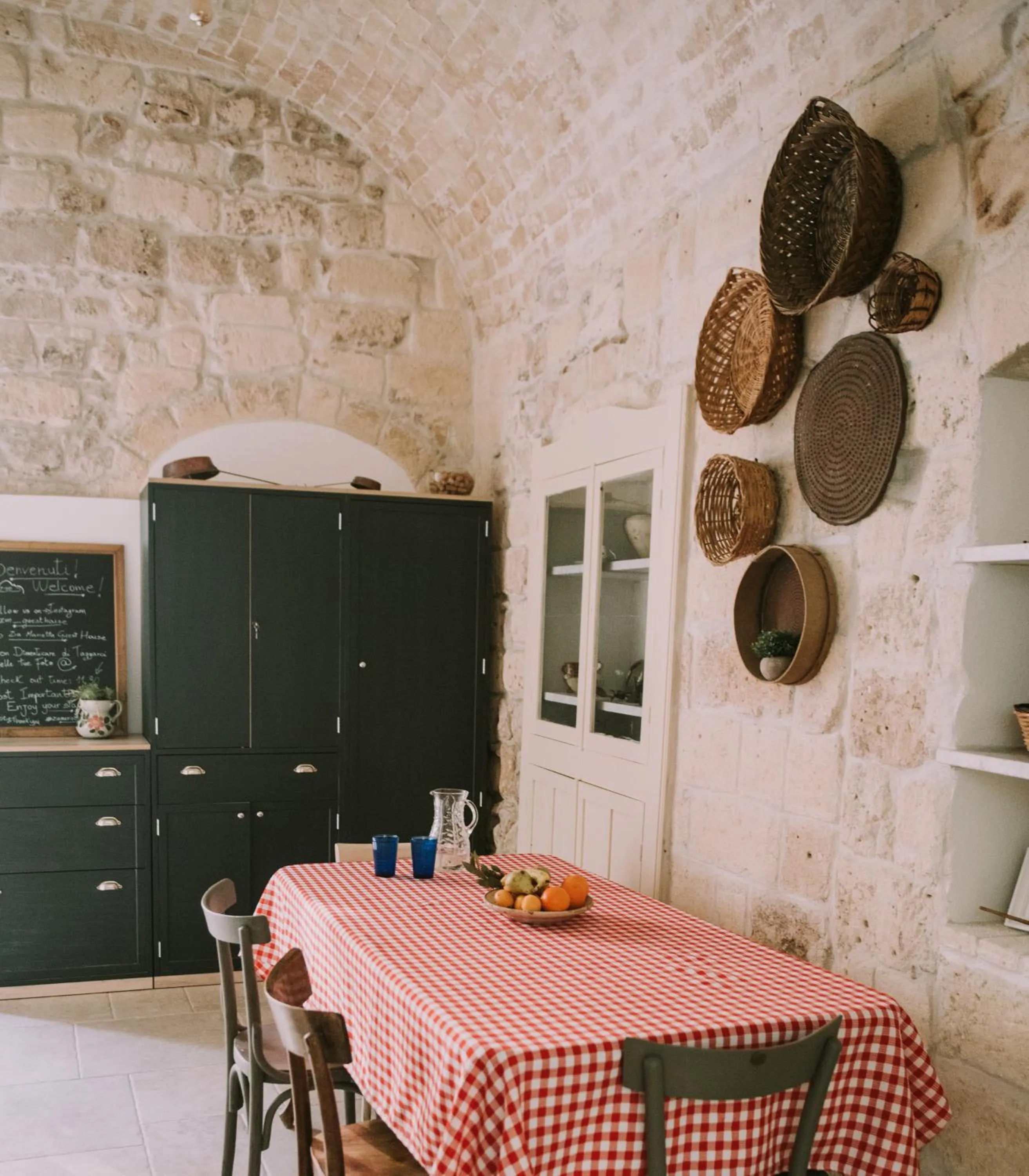 Communal lounge/ TV room in Zia Marietta Guest House