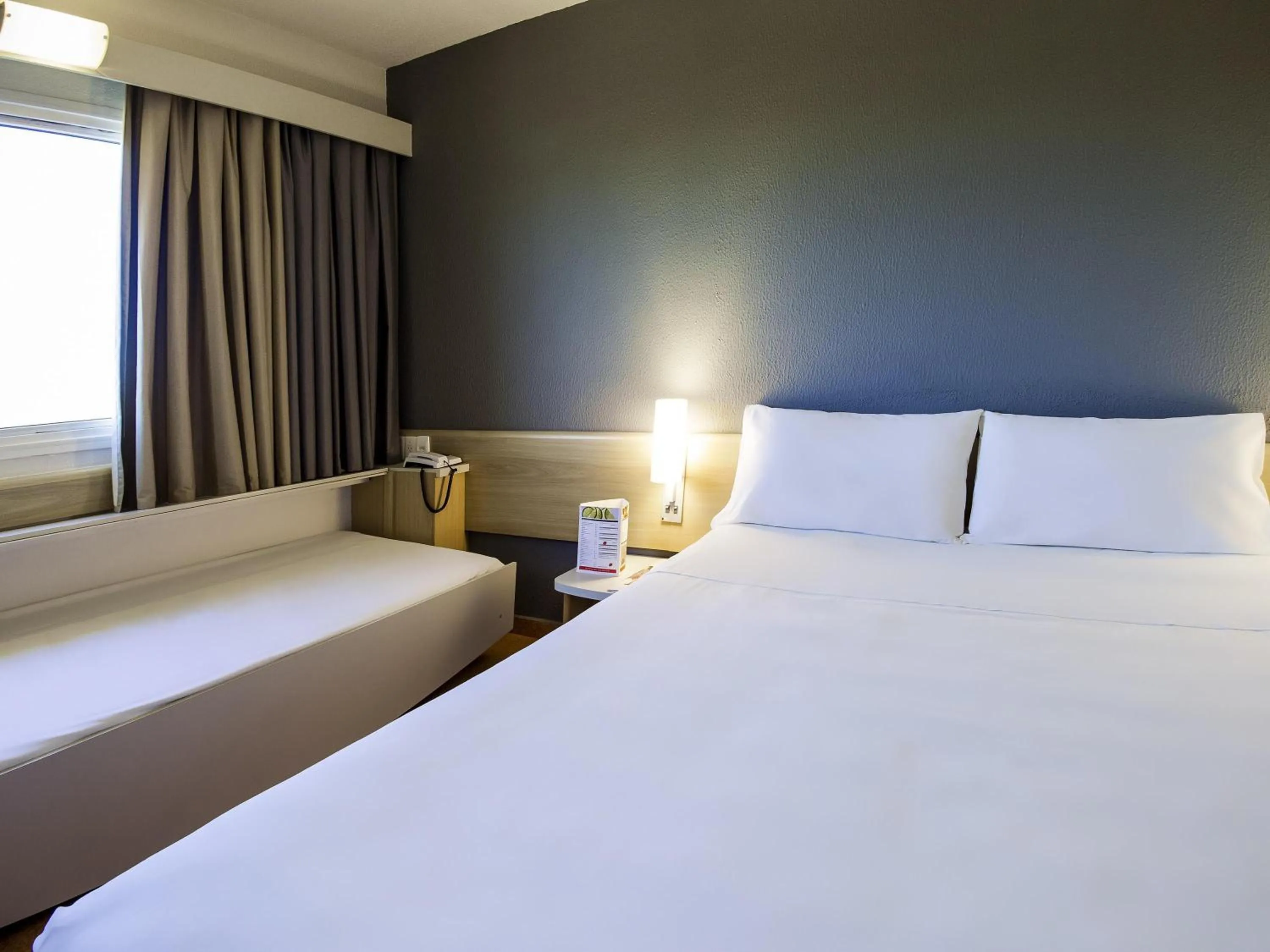 Bedroom, Bed in ibis Araçatuba