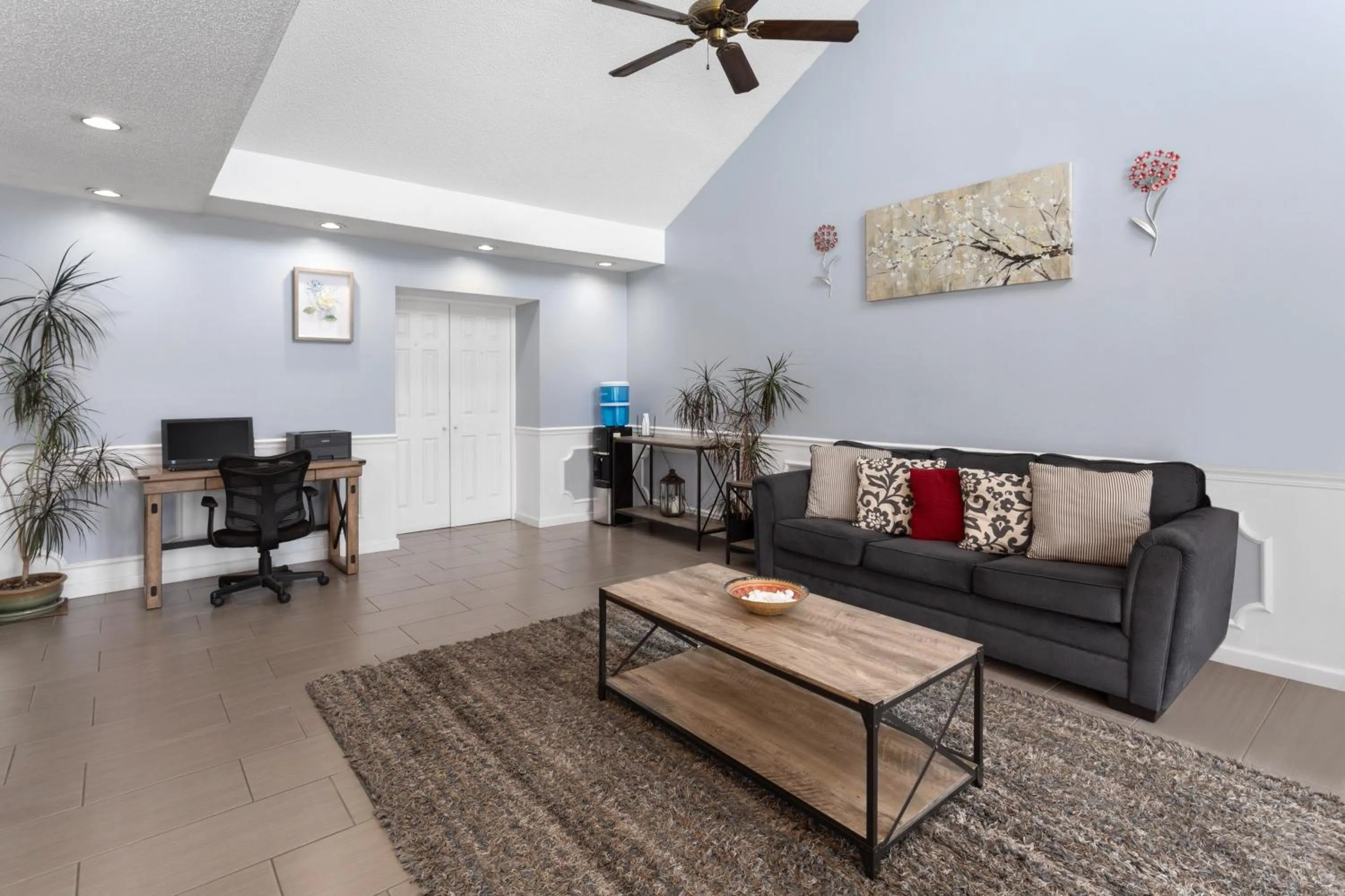 Seating area in Baymont by Wyndham Brunswick GA