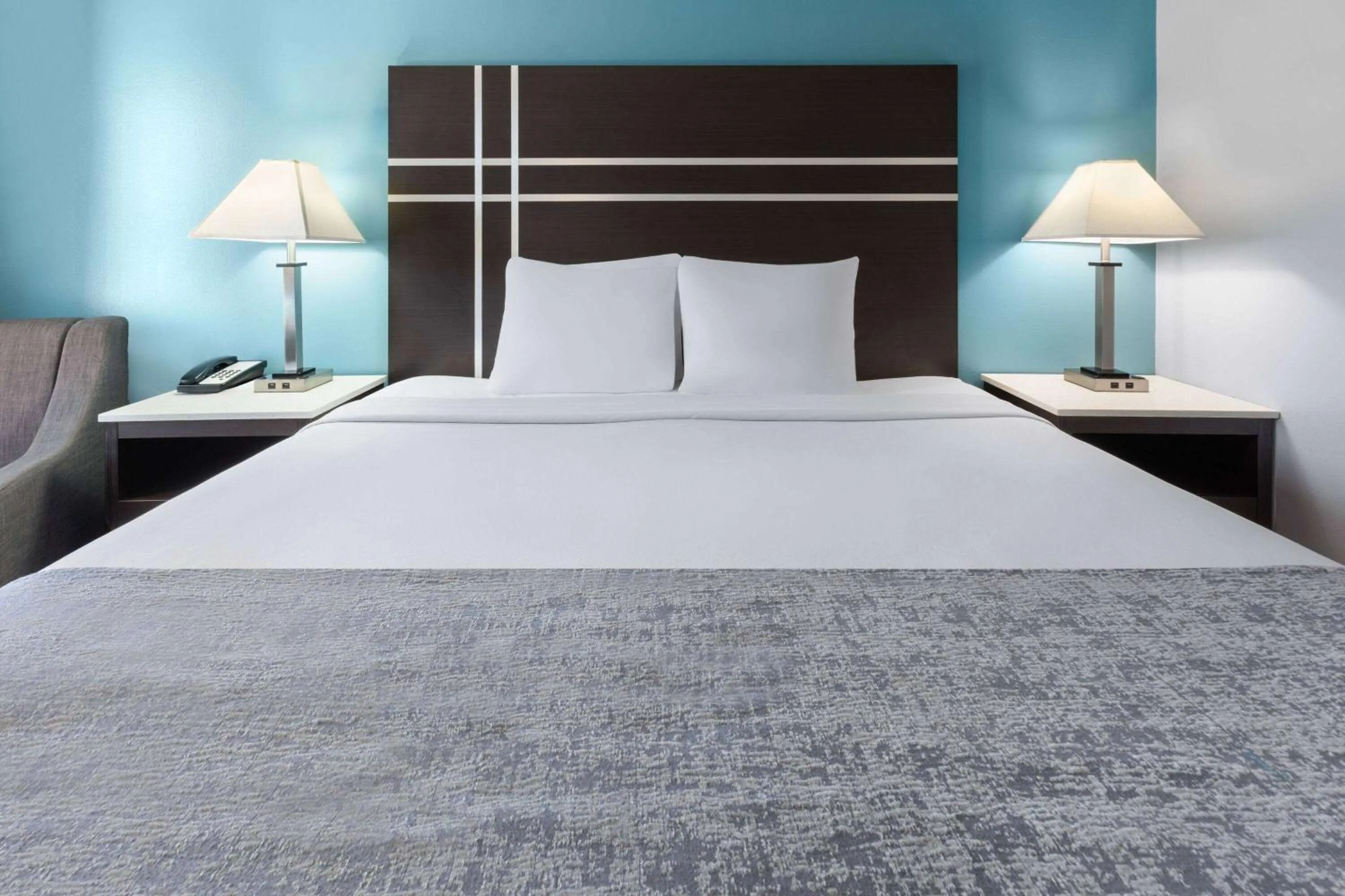 Photo of the whole room, Bed in Baymont by Wyndham Brunswick GA