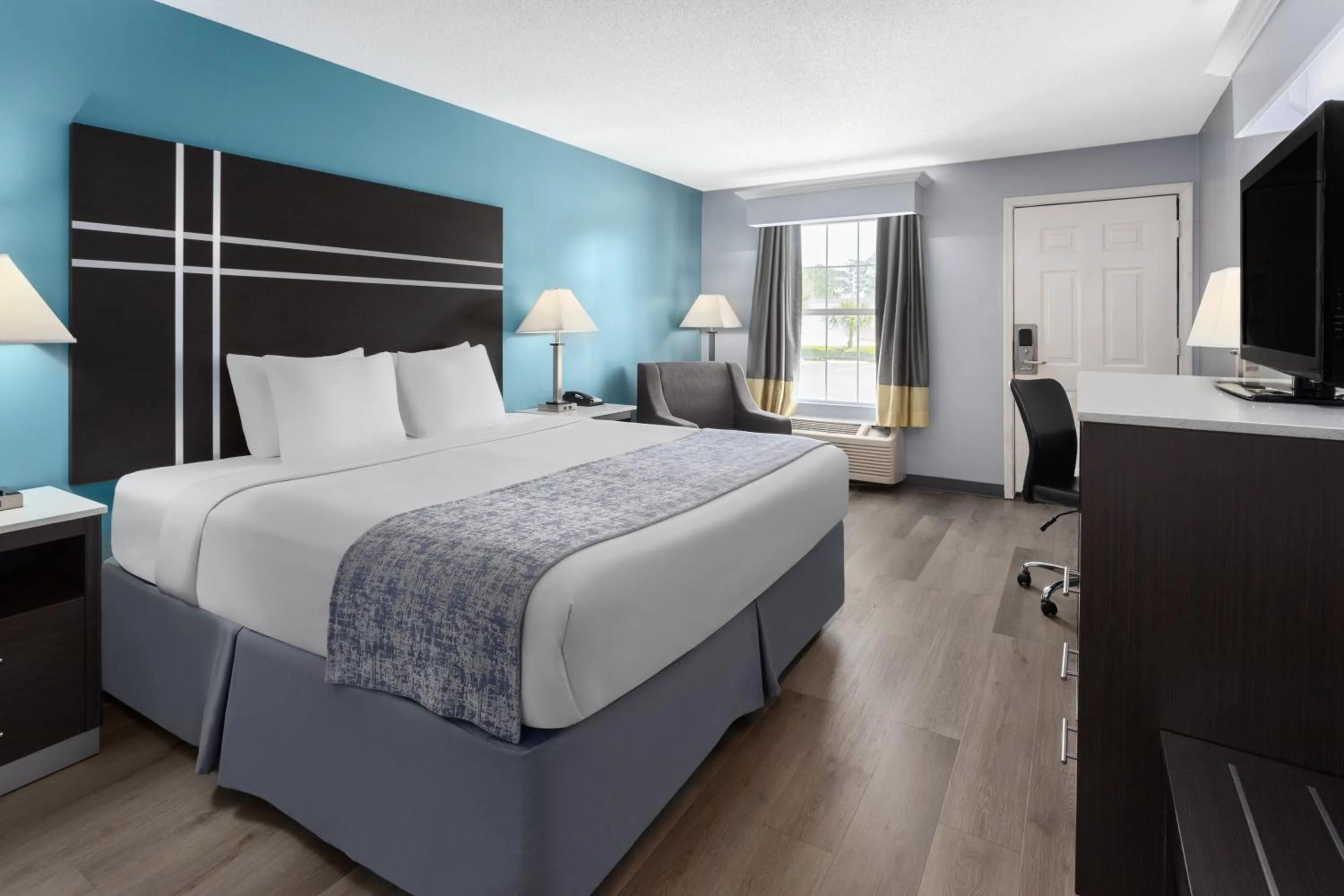 Bed in Baymont by Wyndham Brunswick GA