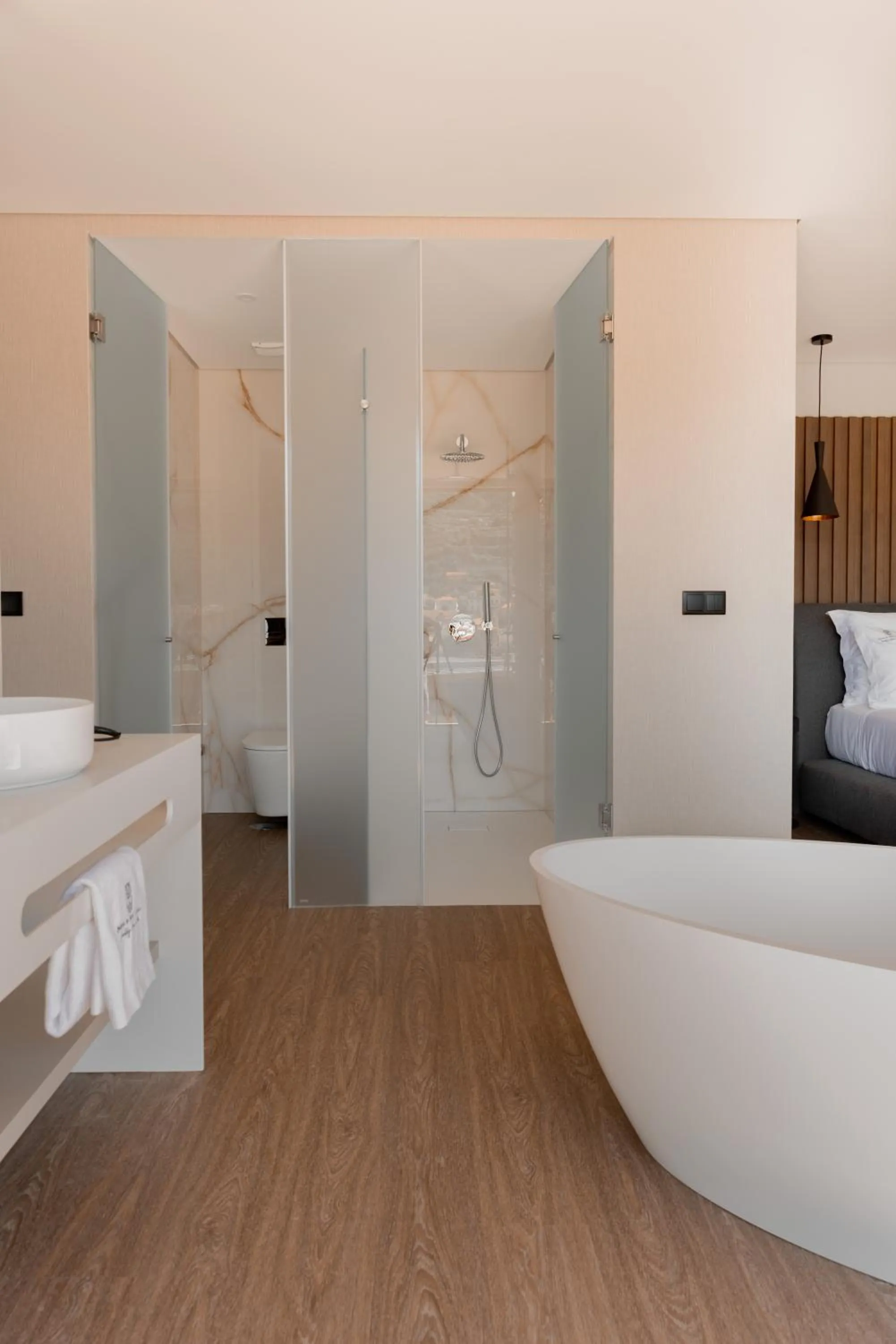 Bathroom, Bed in Quinta de Santo António - Country House & Villas