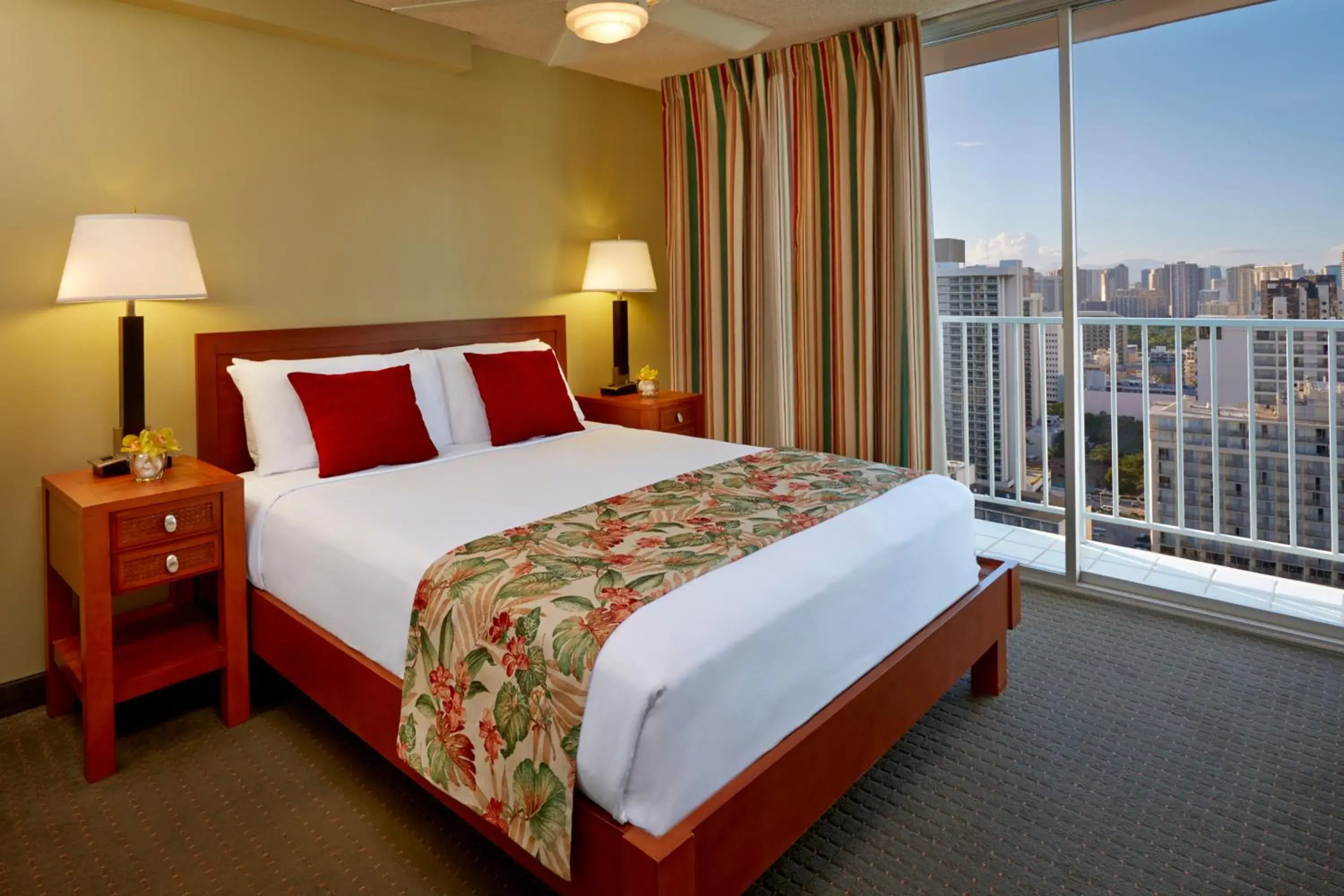 Partial Ocean View One Bedroom Suite with One Queen Bed in Pacific Monarch Hotel Partial Ocean View One Bedroom Suite with One Queen Bed in Pacific Monarch Hotel