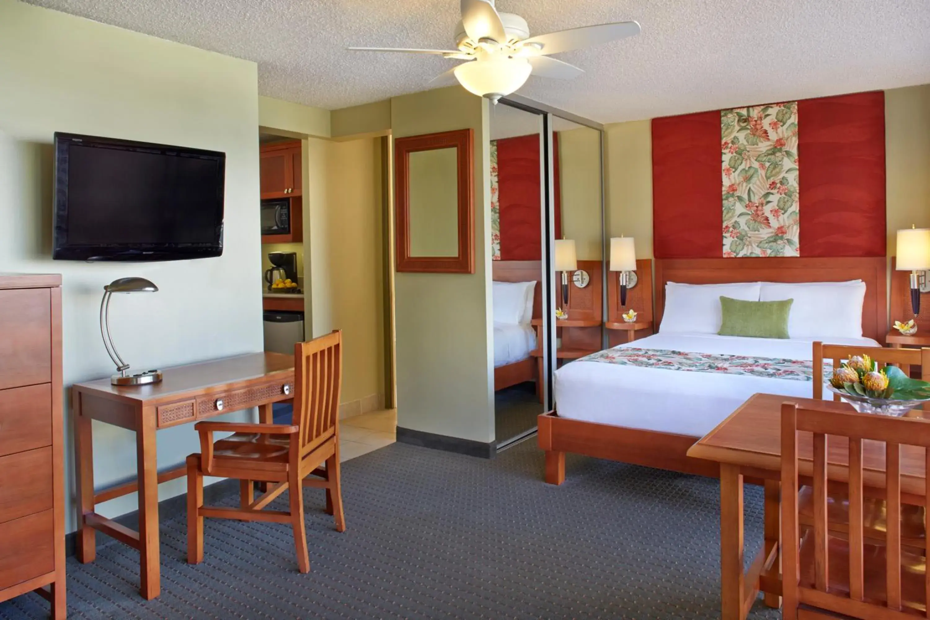 Living room, Bed in Pacific Monarch Hotel Living room, Bed in Pacific Monarch Hotel