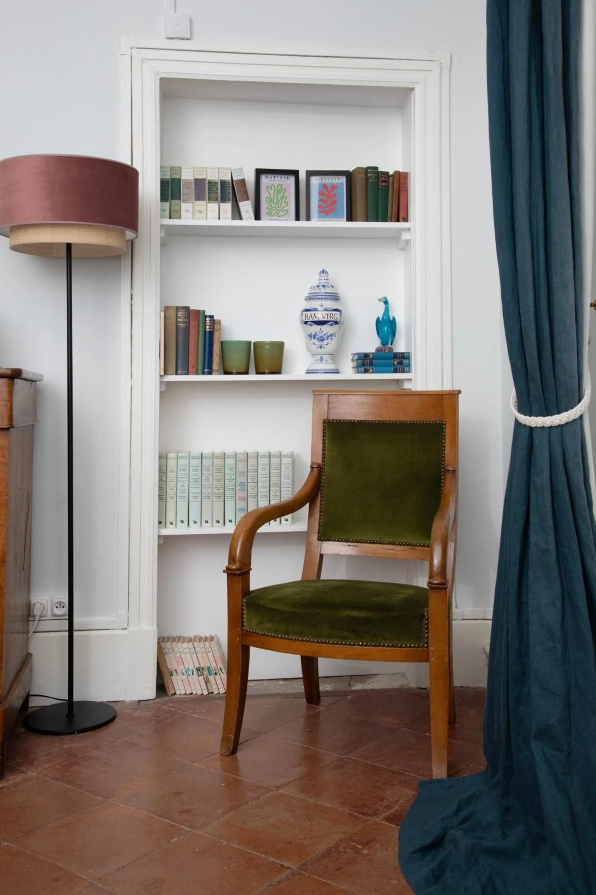 Library in Le Domaine de Villespy