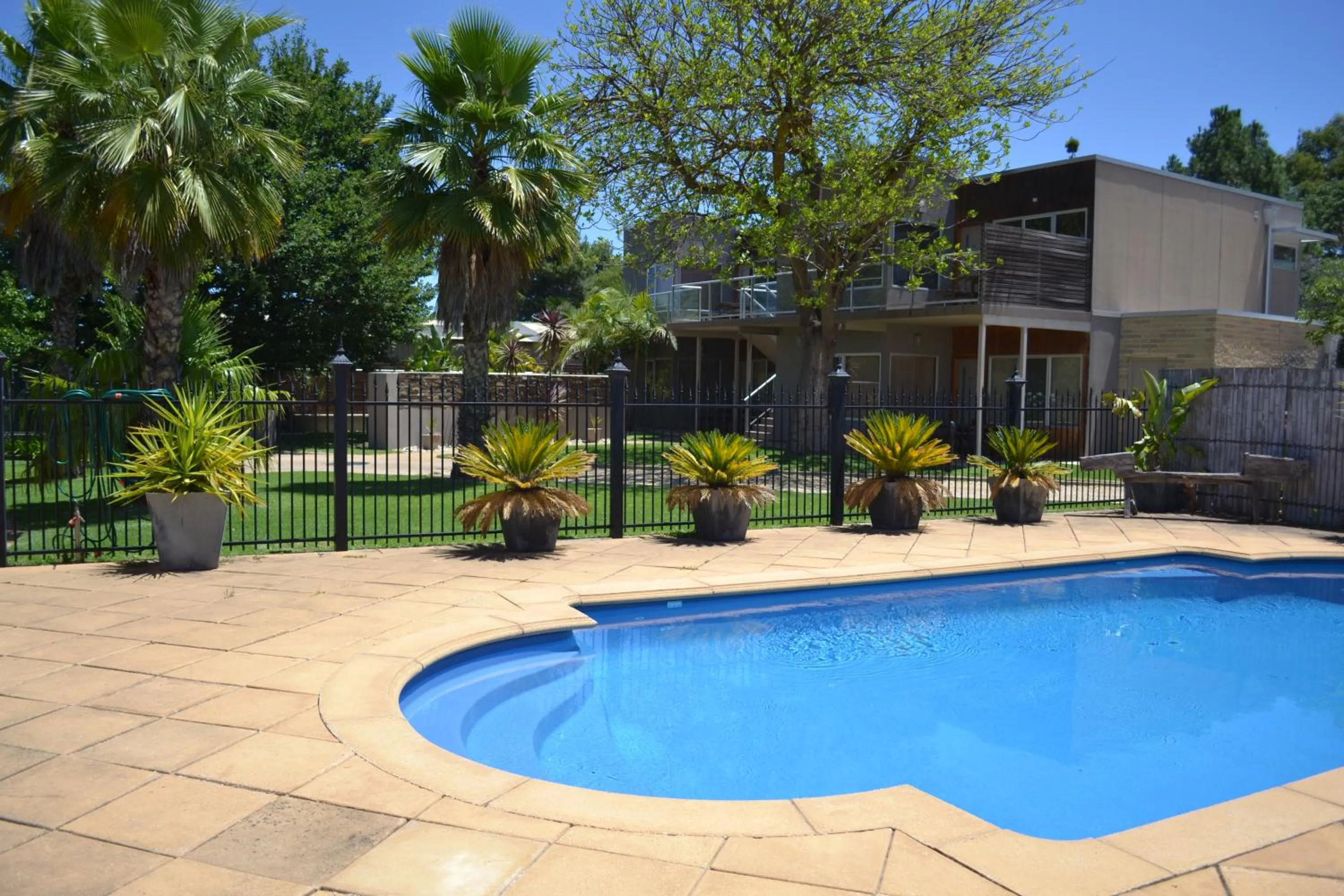 Swimming pool in Barossa Valley Apartments
