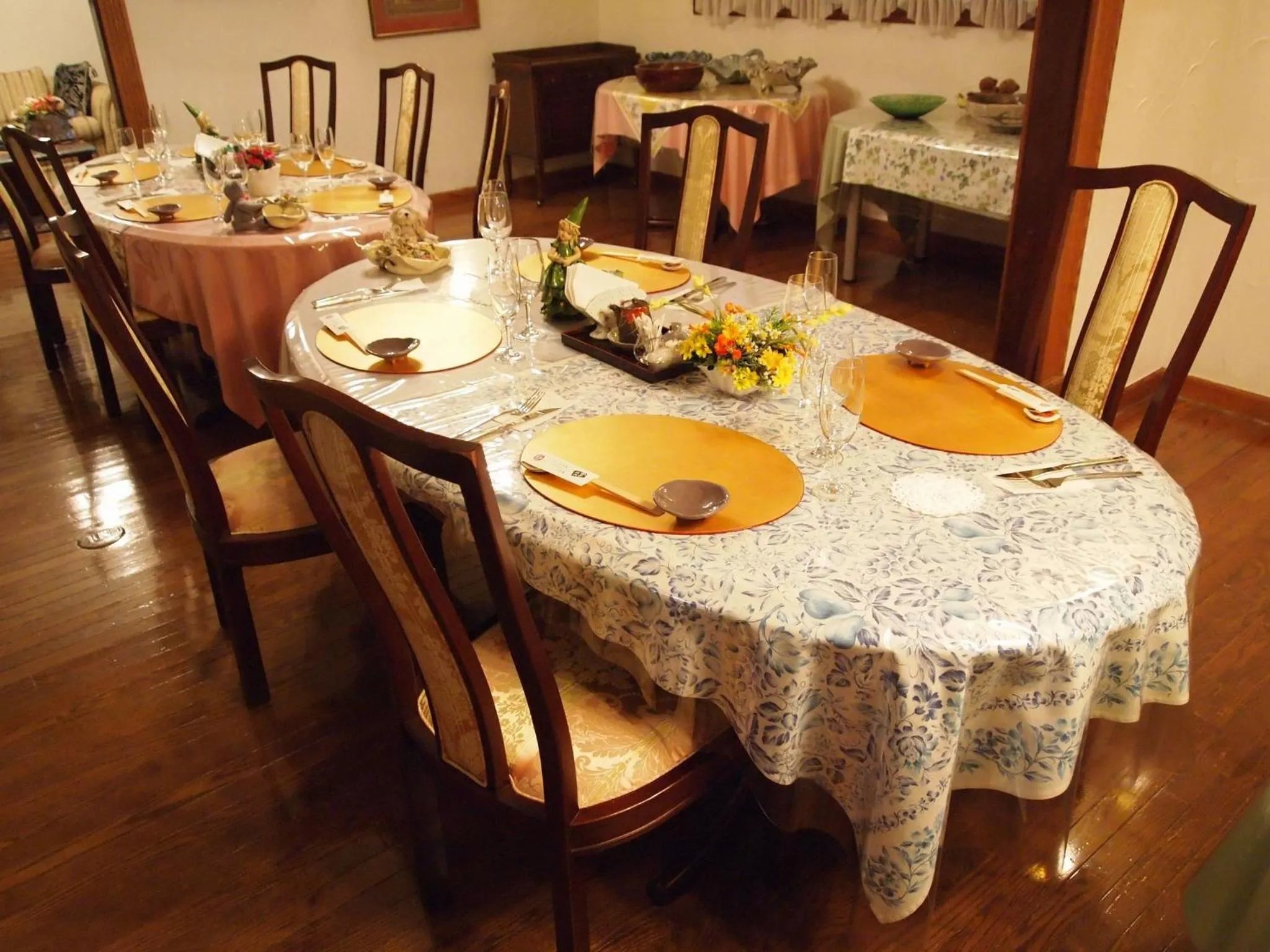 Restaurant/places to eat in Petit Hotel Corinthian