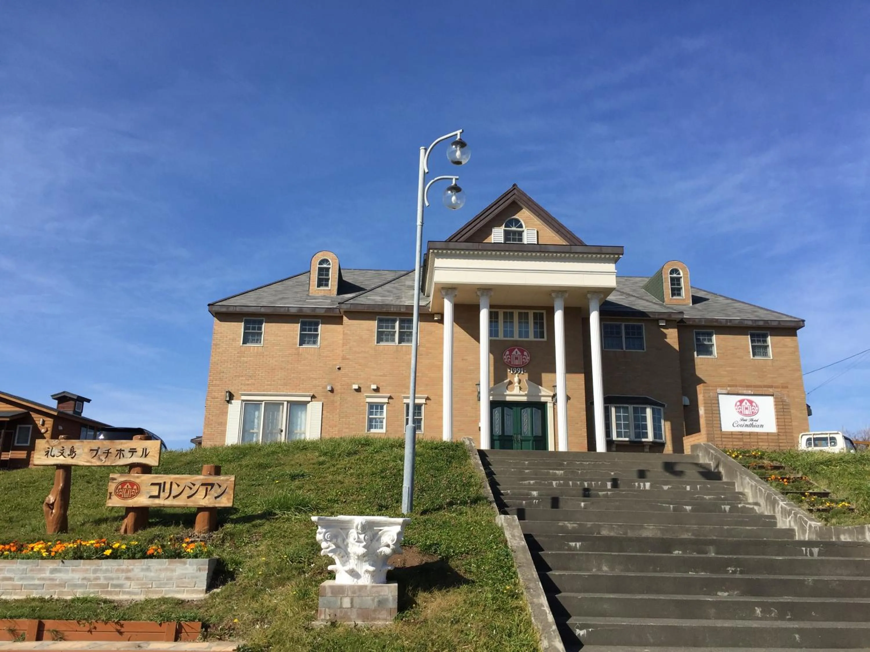 Facade/entrance in Petit Hotel Corinthian