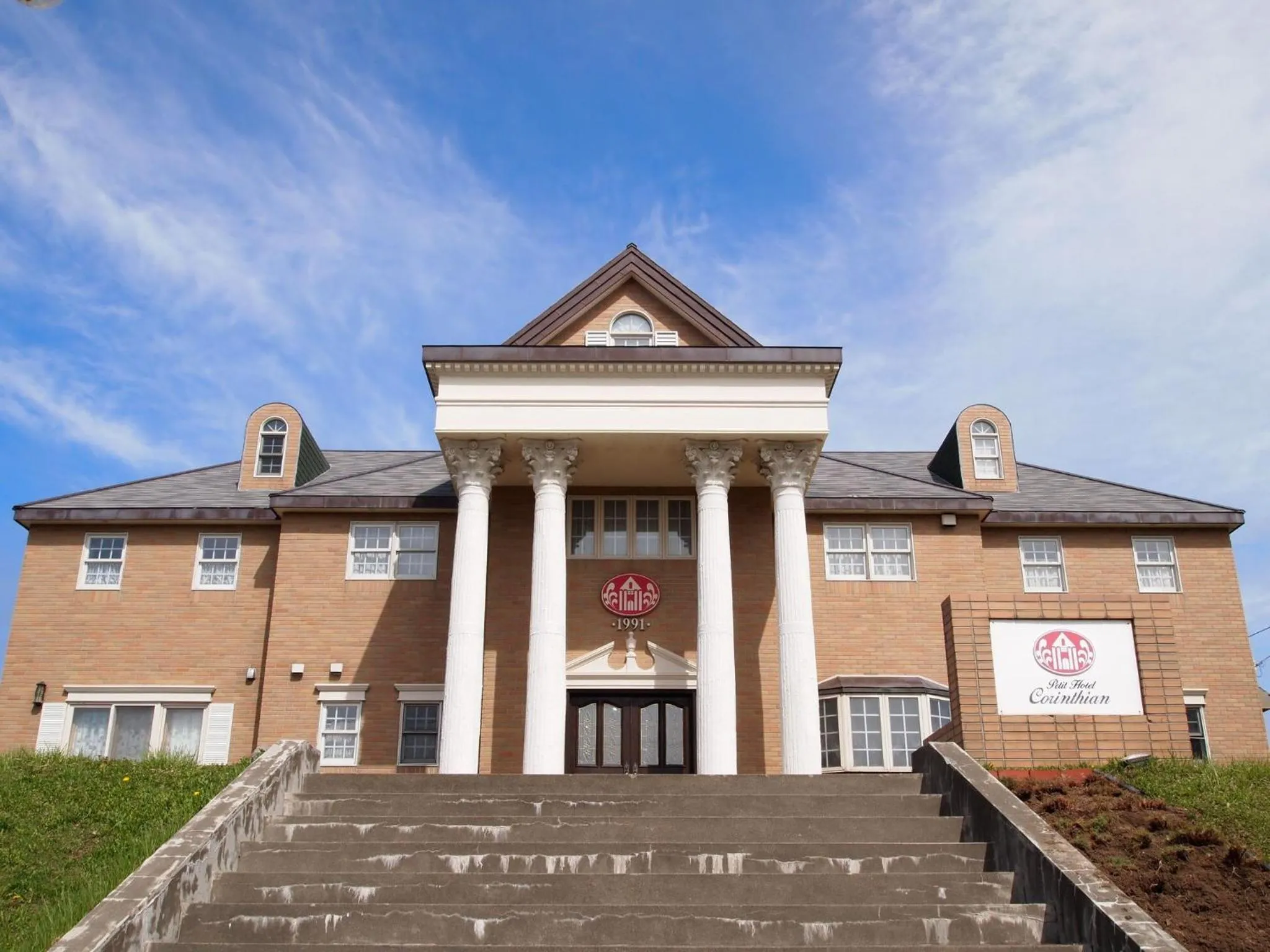 Facade/entrance in Petit Hotel Corinthian