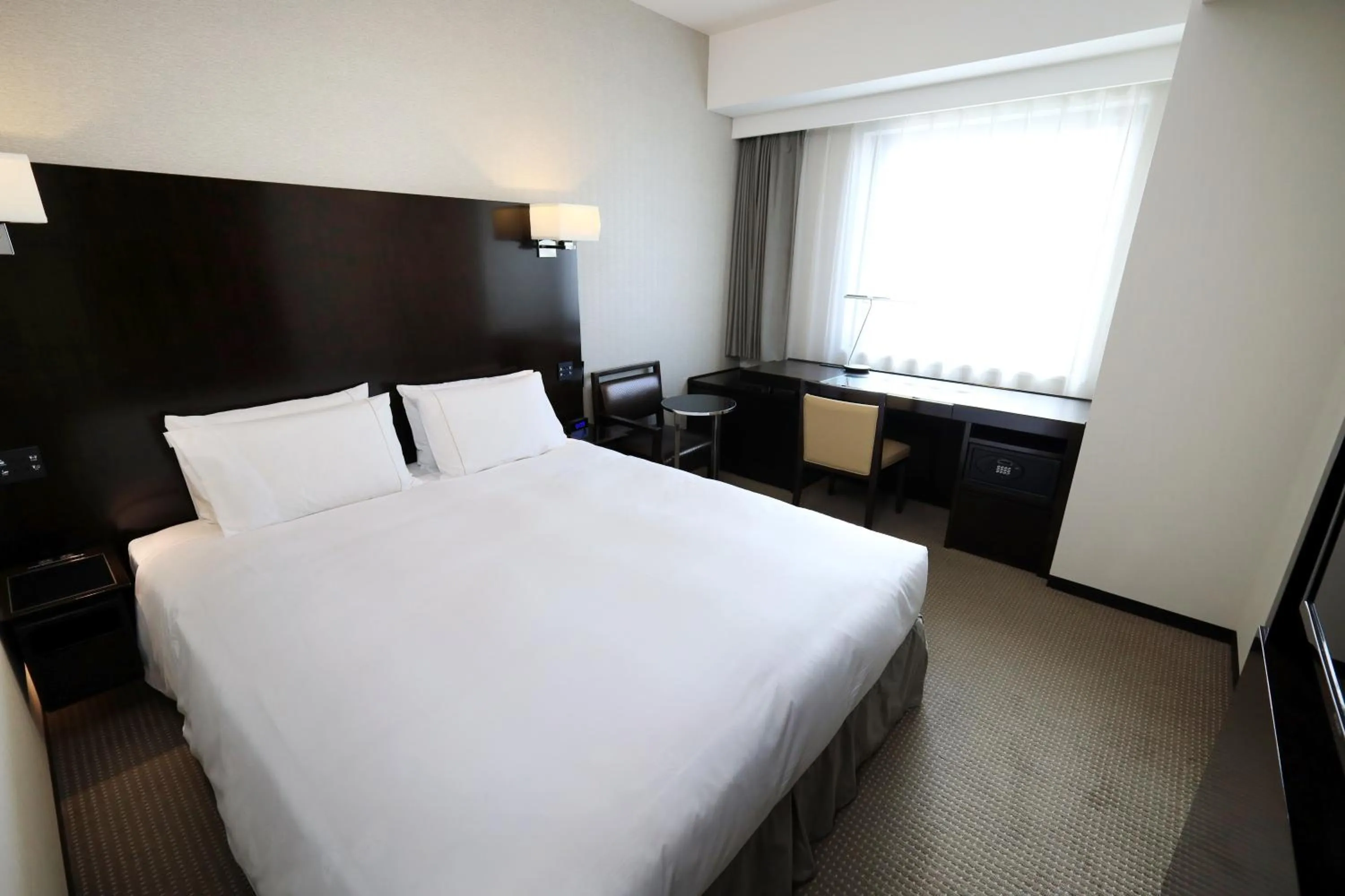 Photo of the whole room, Bed in The Royal Park Canvas Nagoya