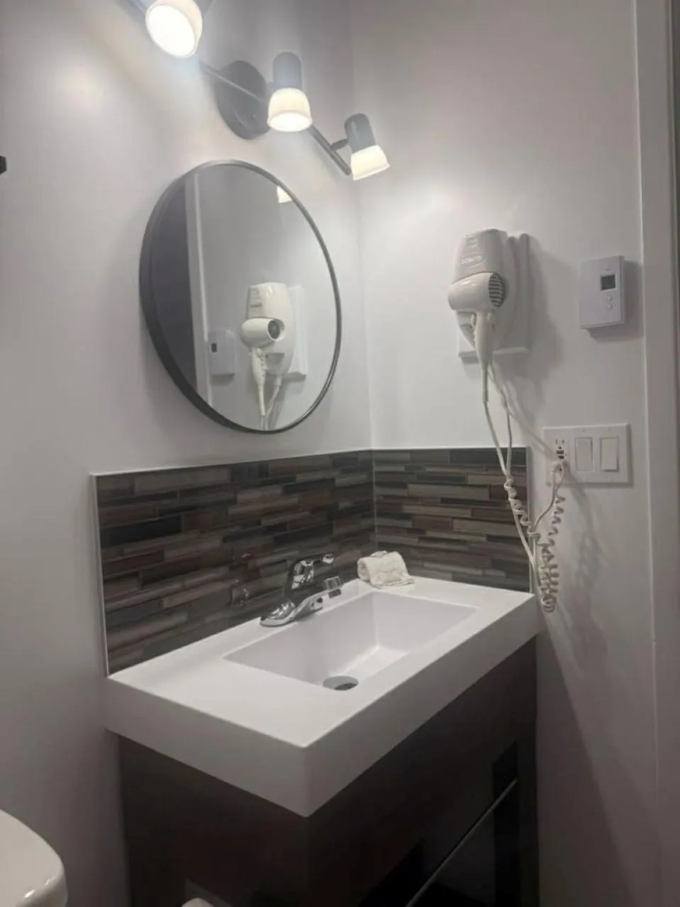 Bathroom in Auberge MicKy Inc