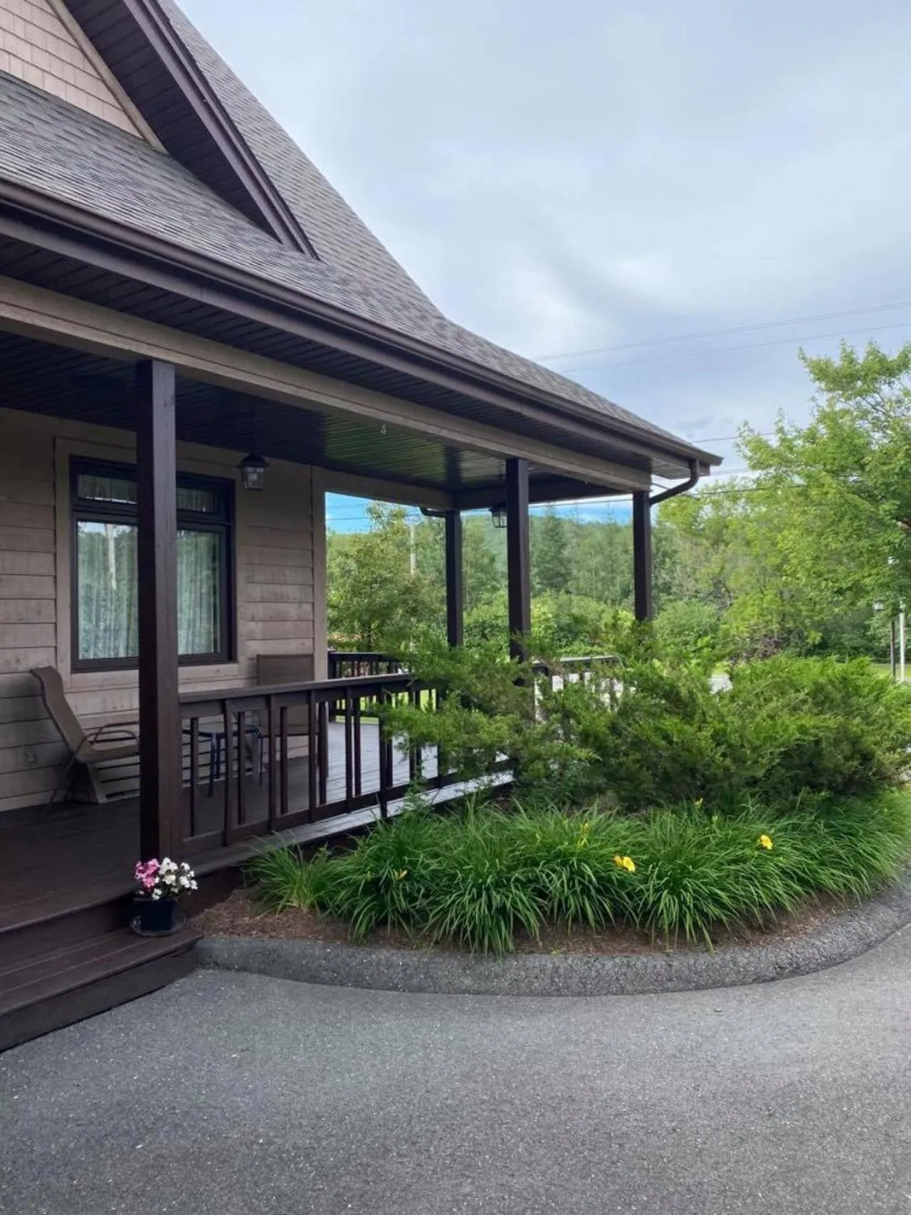 Property building in Auberge MicKy Inc