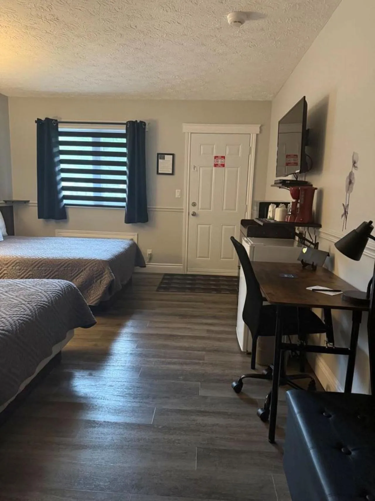 Bed in Auberge MicKy Inc