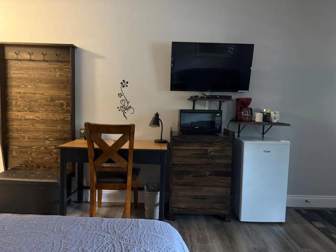 TV and multimedia, Bed in Auberge MicKy Inc