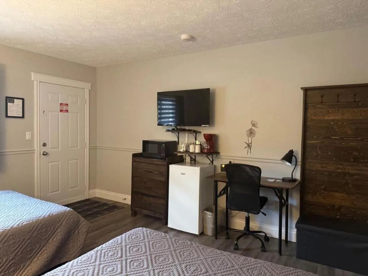 TV and multimedia, Bed in Auberge MicKy Inc