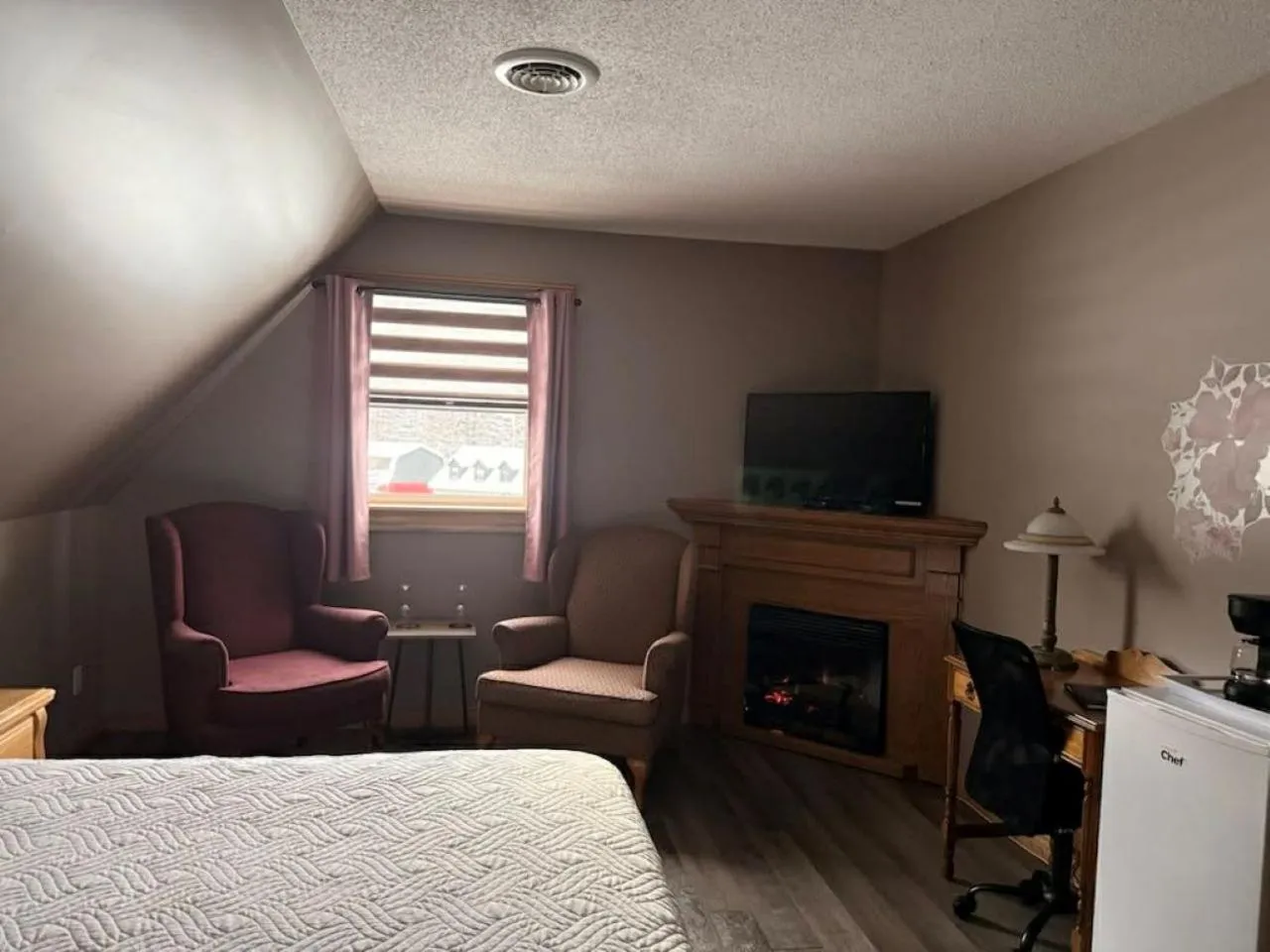 Bed in Auberge MicKy Inc