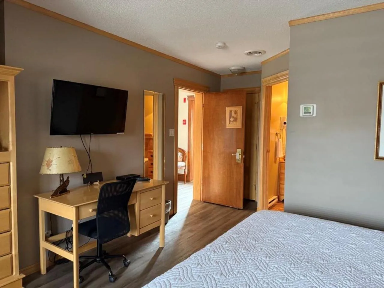 Bed in Auberge MicKy Inc