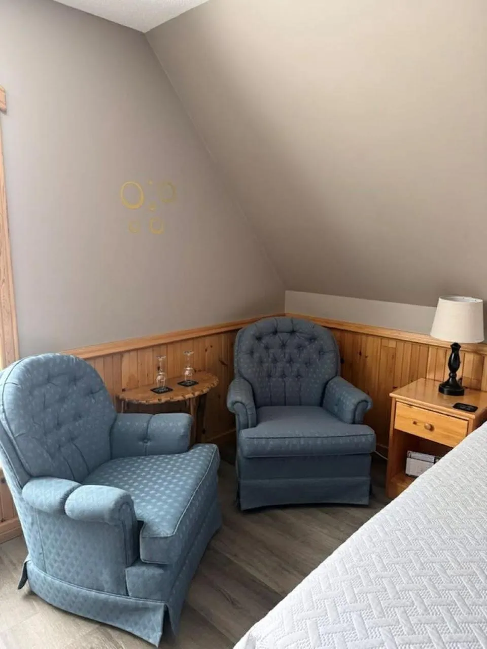 Seating area in Auberge MicKy Inc