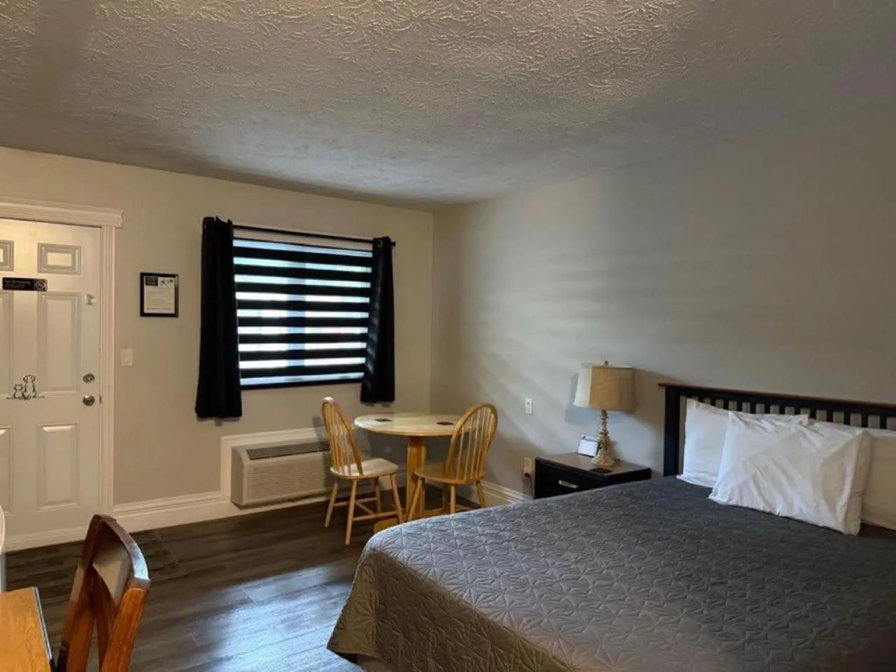 Bed in Auberge MicKy Inc