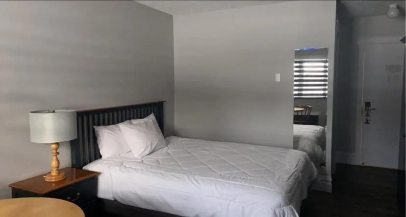 Standard Queen Room in Auberge MicKy Inc