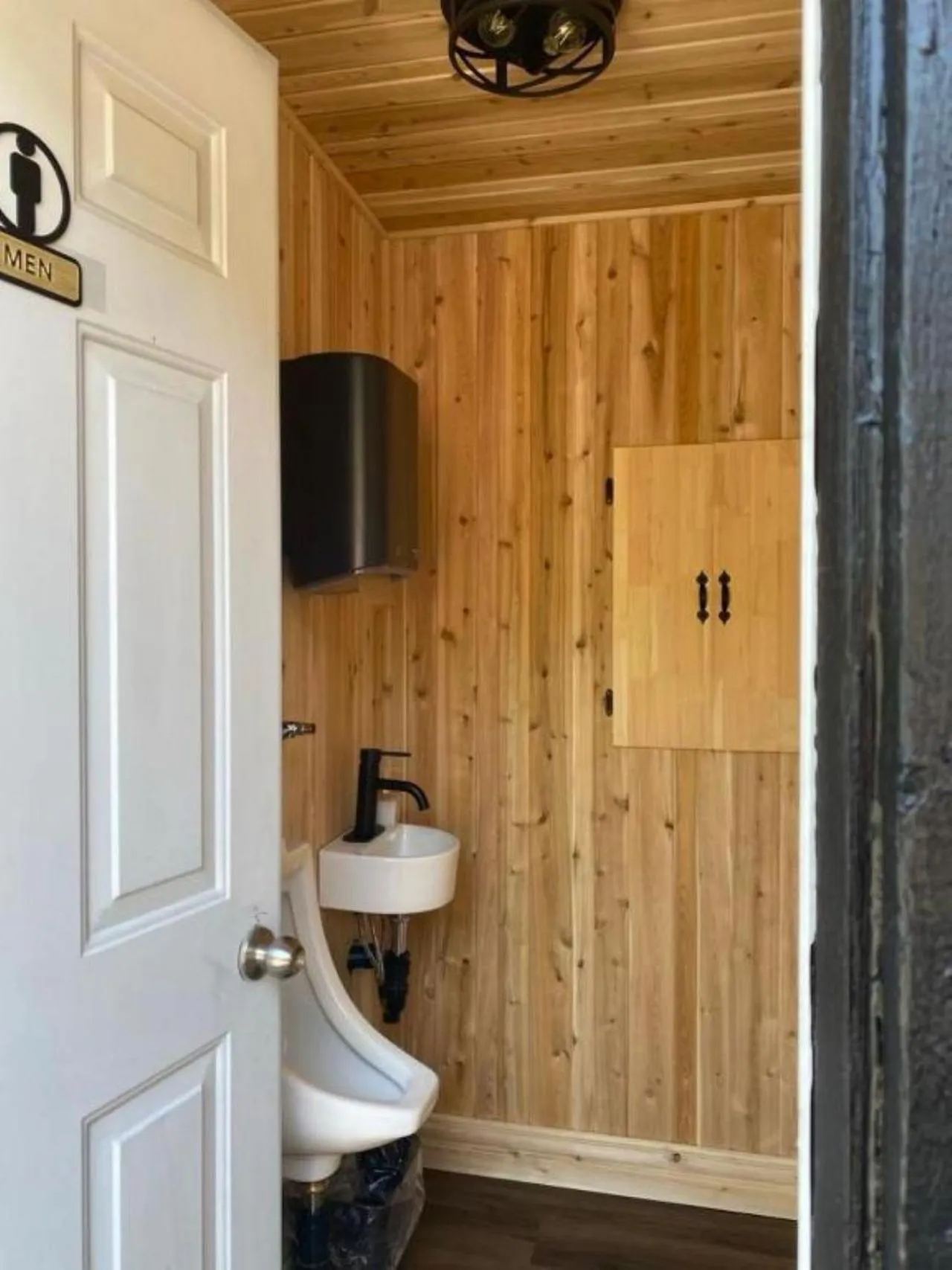 Toilet in Auberge MicKy Inc