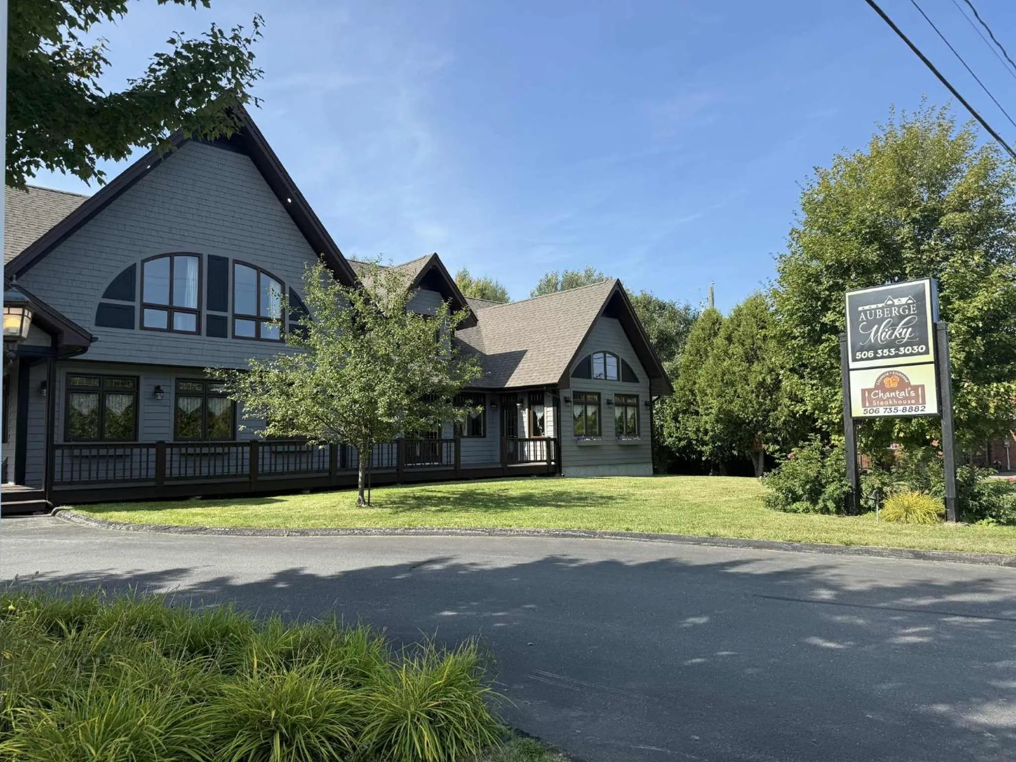 Property building in Auberge MicKy Inc