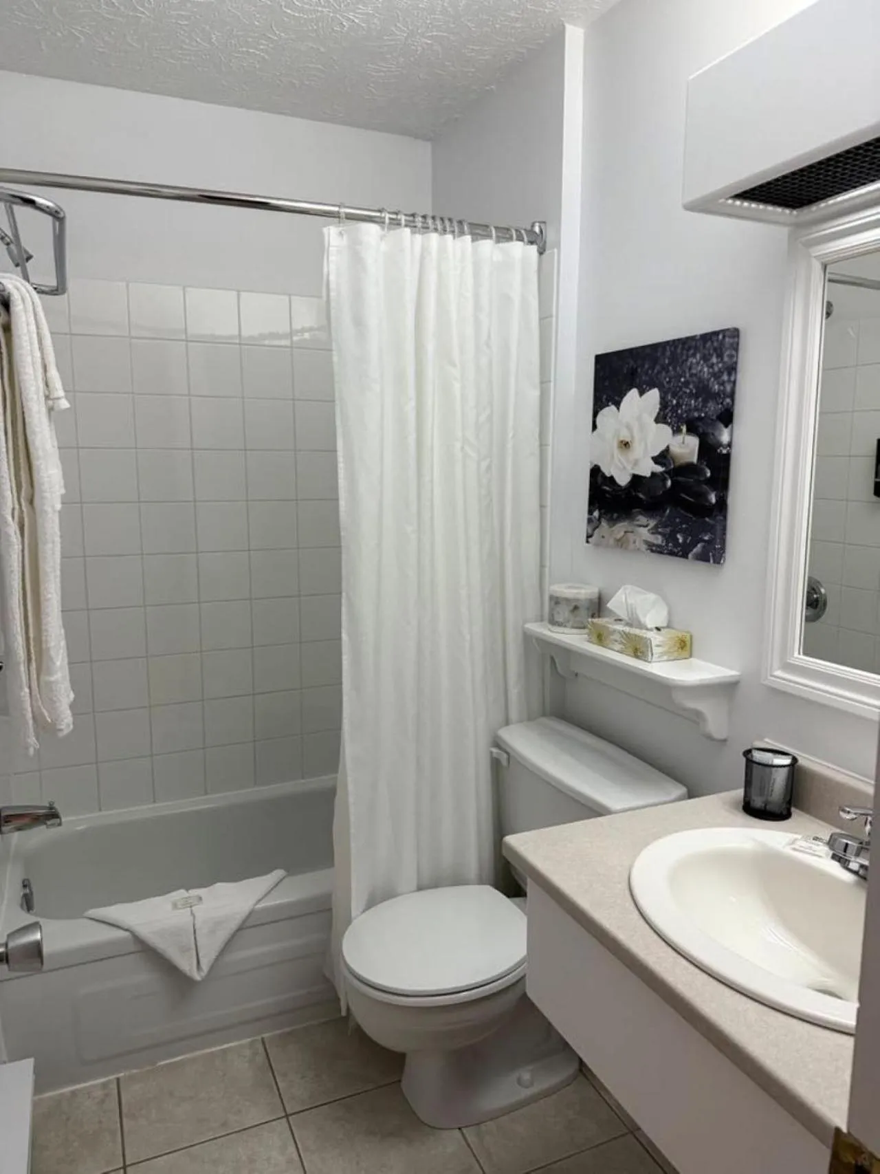 Shower in Auberge MicKy Inc