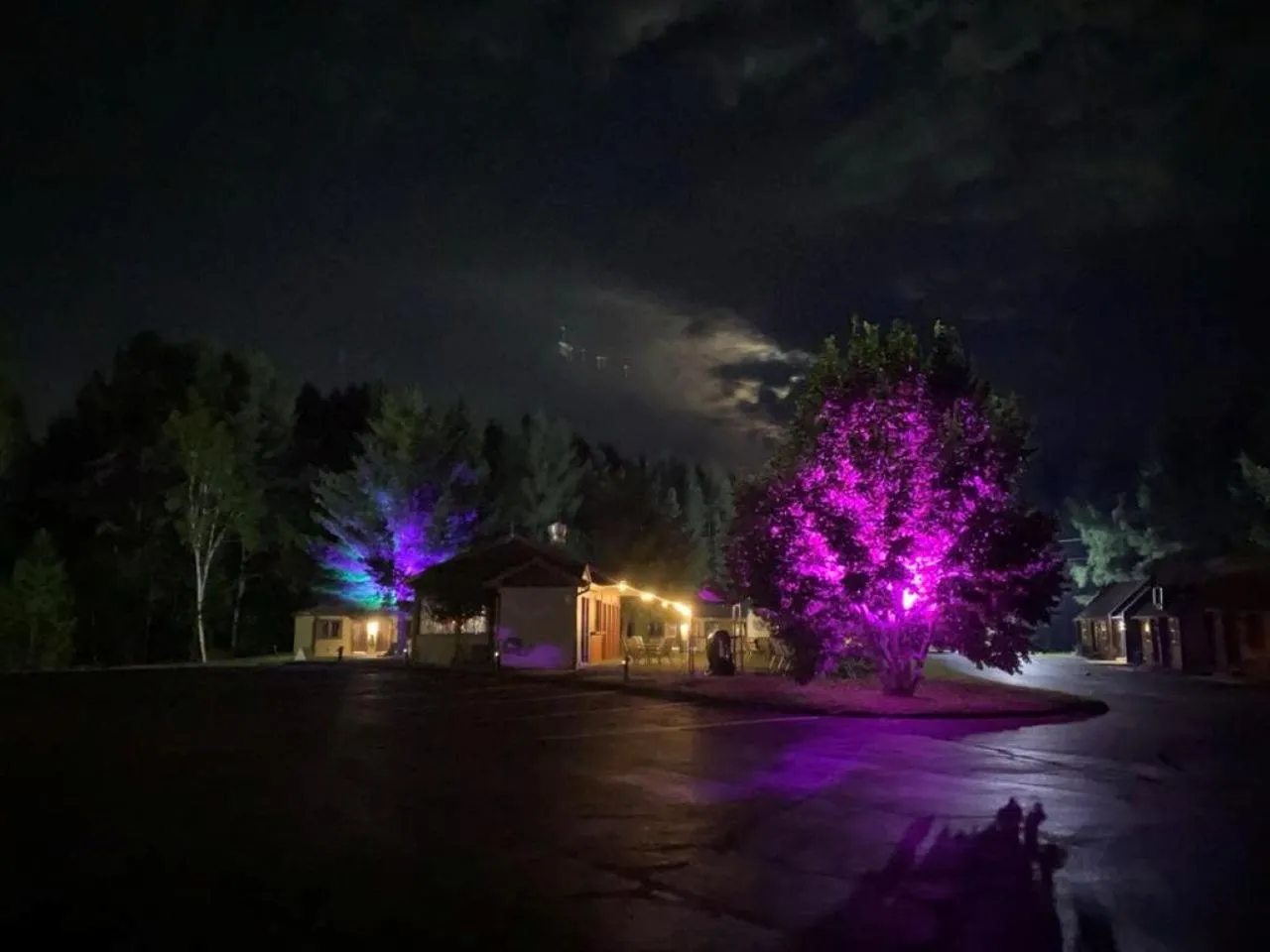 Property building in Auberge MicKy Inc