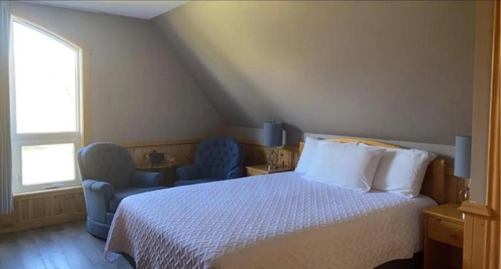 Bed in Auberge MicKy Inc