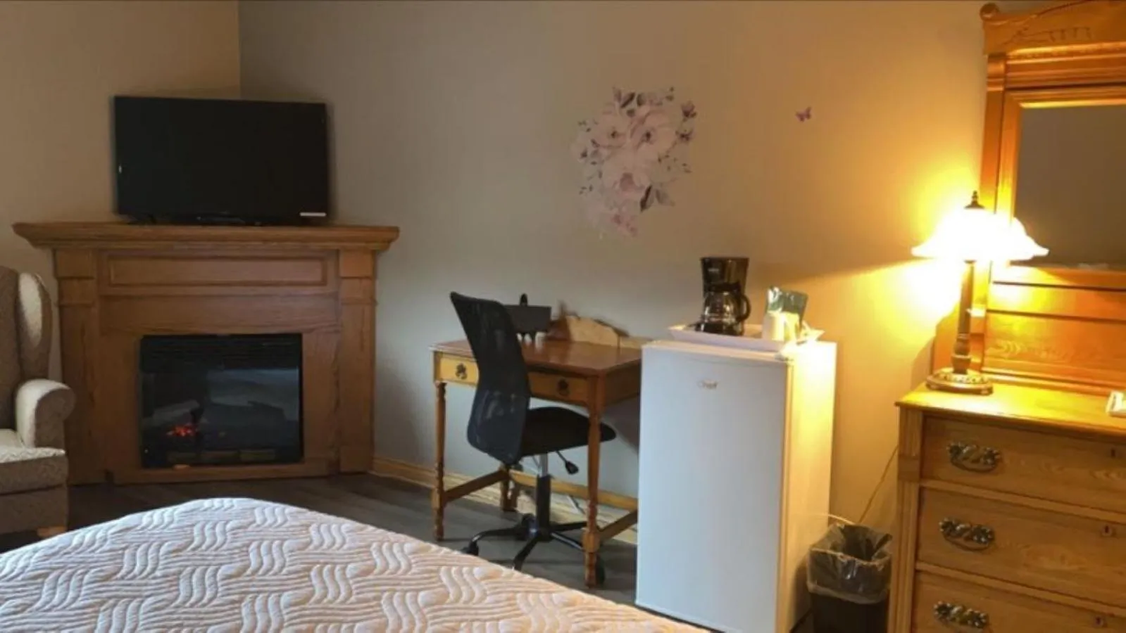 Bed in Auberge MicKy Inc