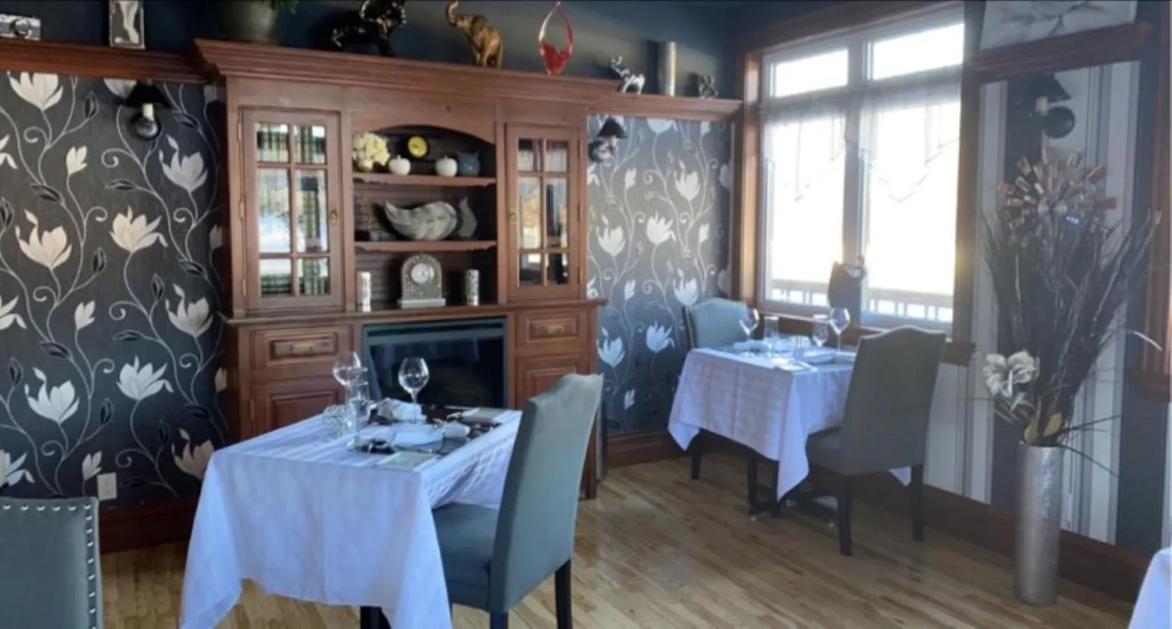 Restaurant/places to eat in Auberge MicKy Inc