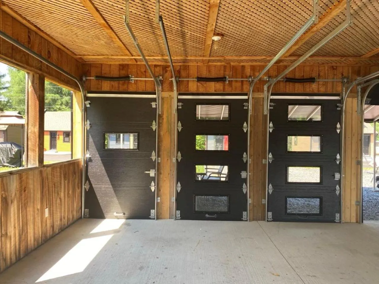 Property building in Auberge MicKy Inc