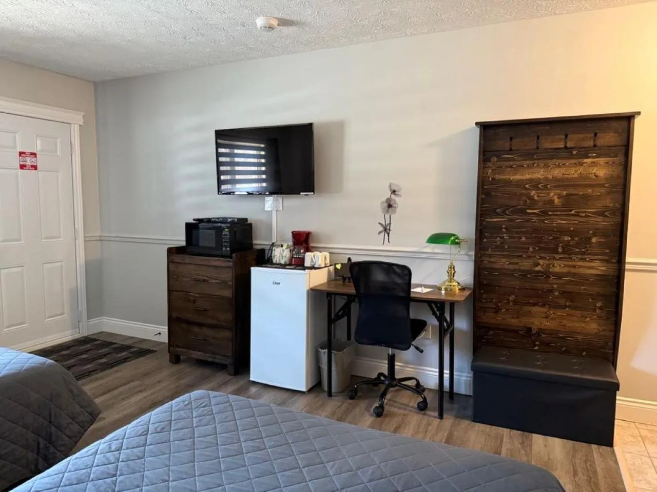 Bed in Auberge MicKy Inc