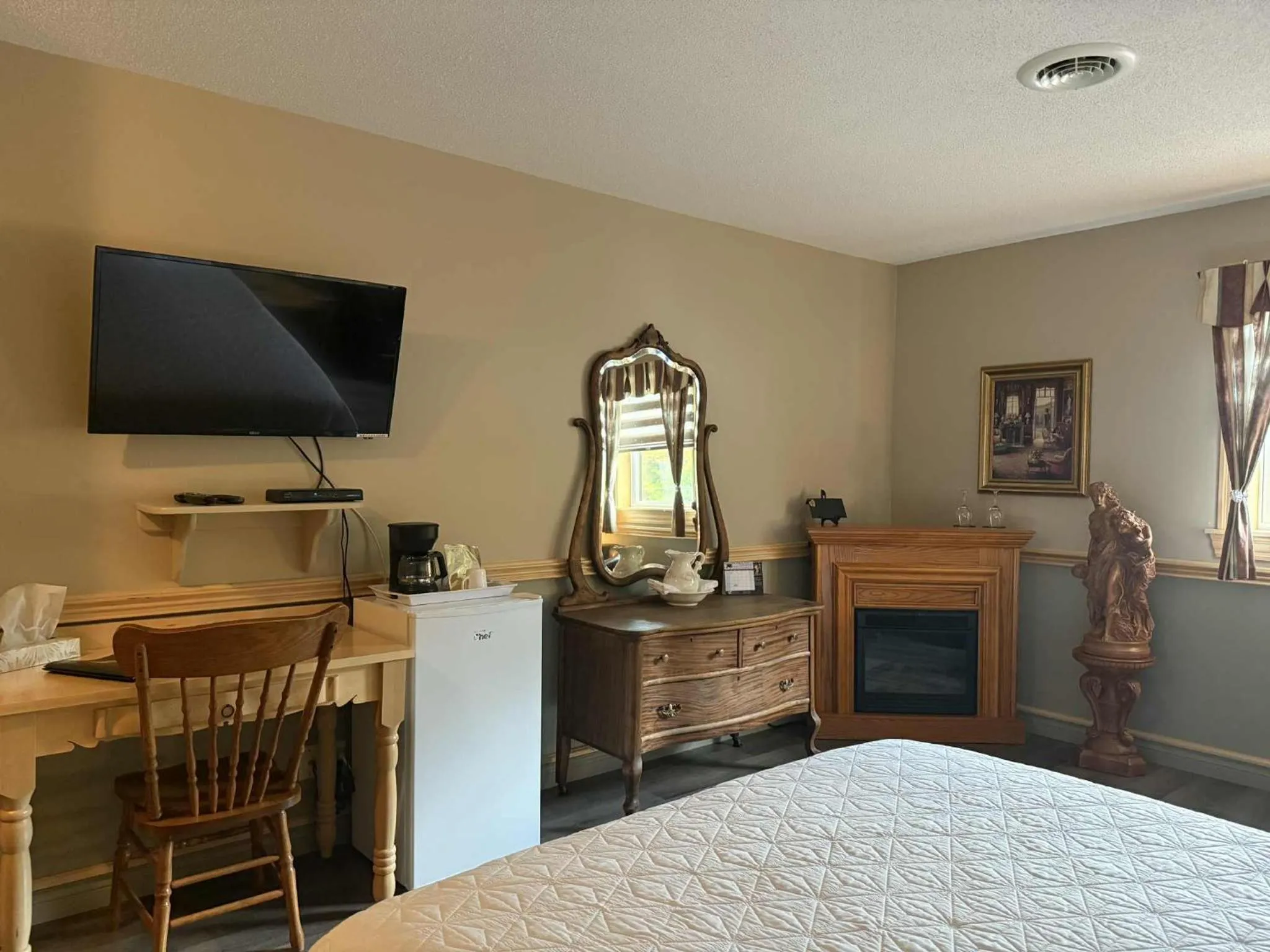 TV and multimedia in Auberge MicKy Inc