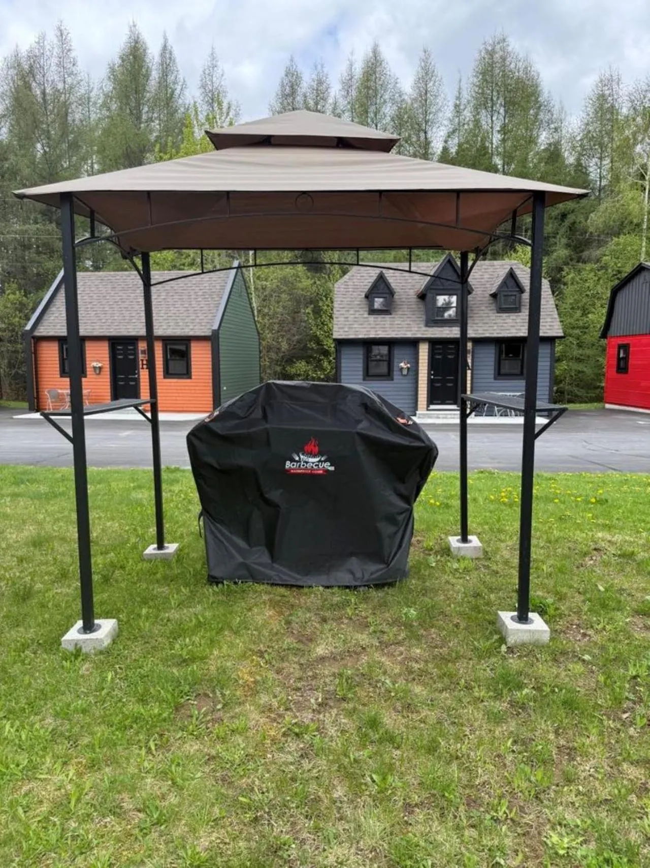 BBQ facilities in Auberge MicKy Inc