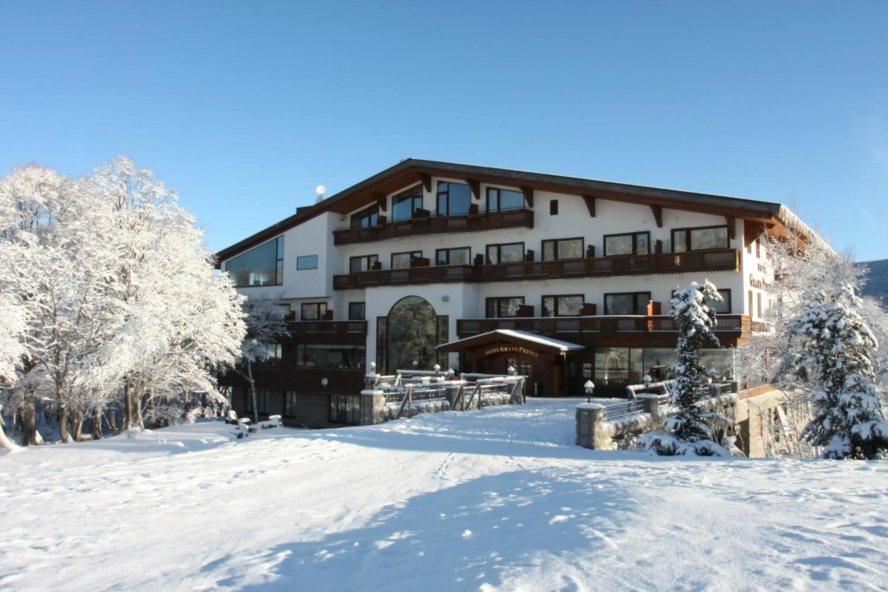 Facade/entrance, Winter in Hotel Grand Phenix Okushiga