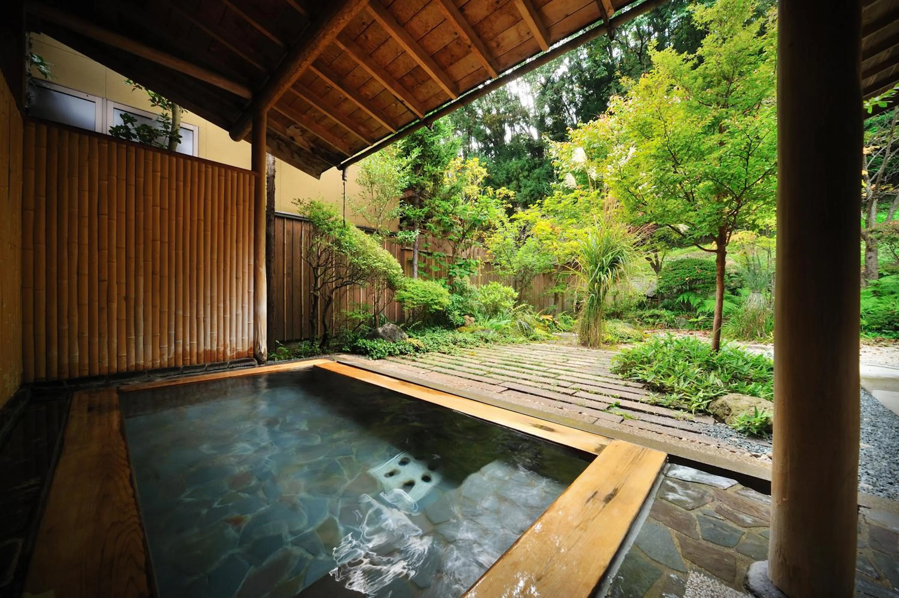 Hot Spring Bath in Meigetsuso