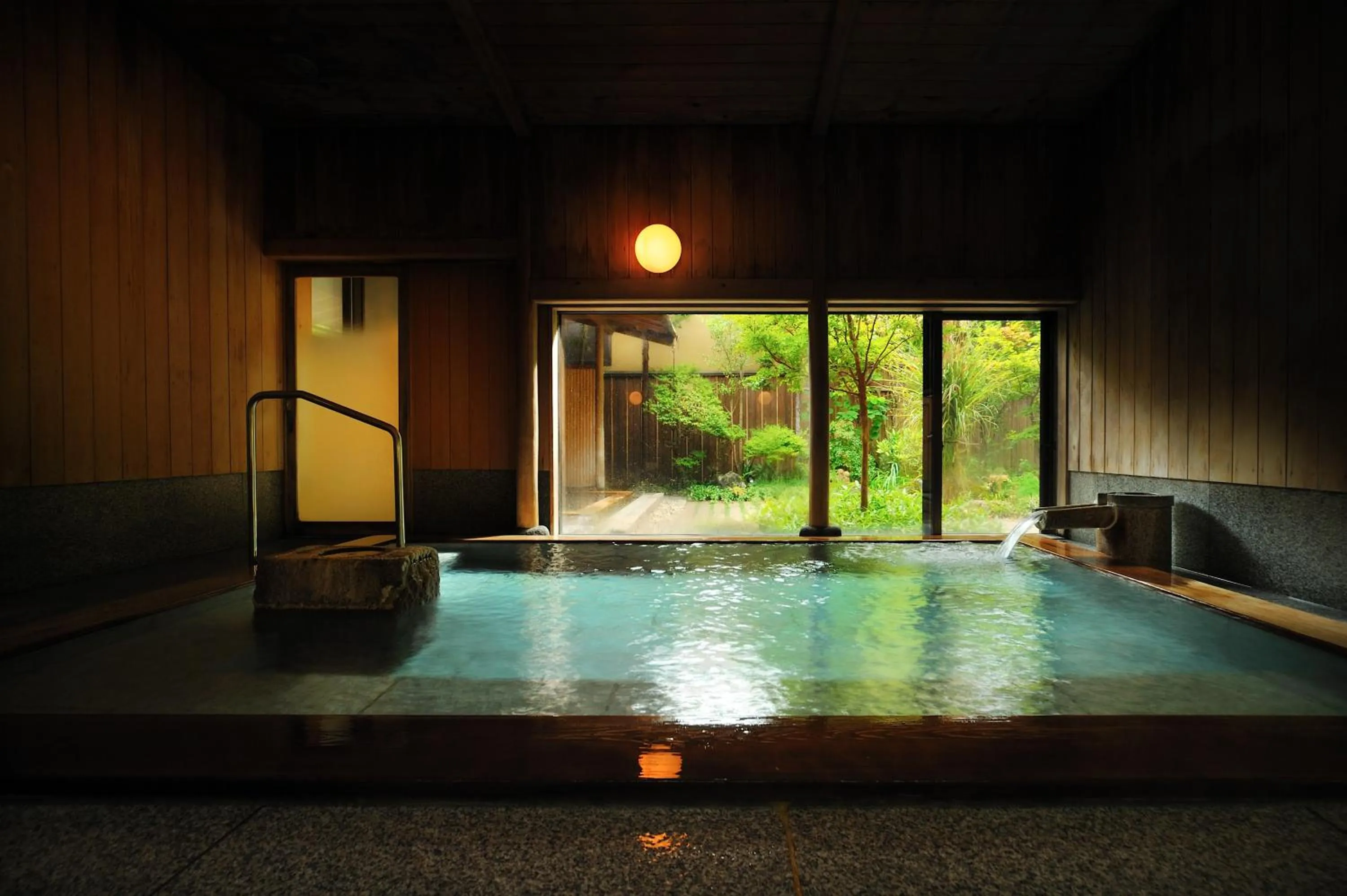 Hot Spring Bath in Meigetsuso