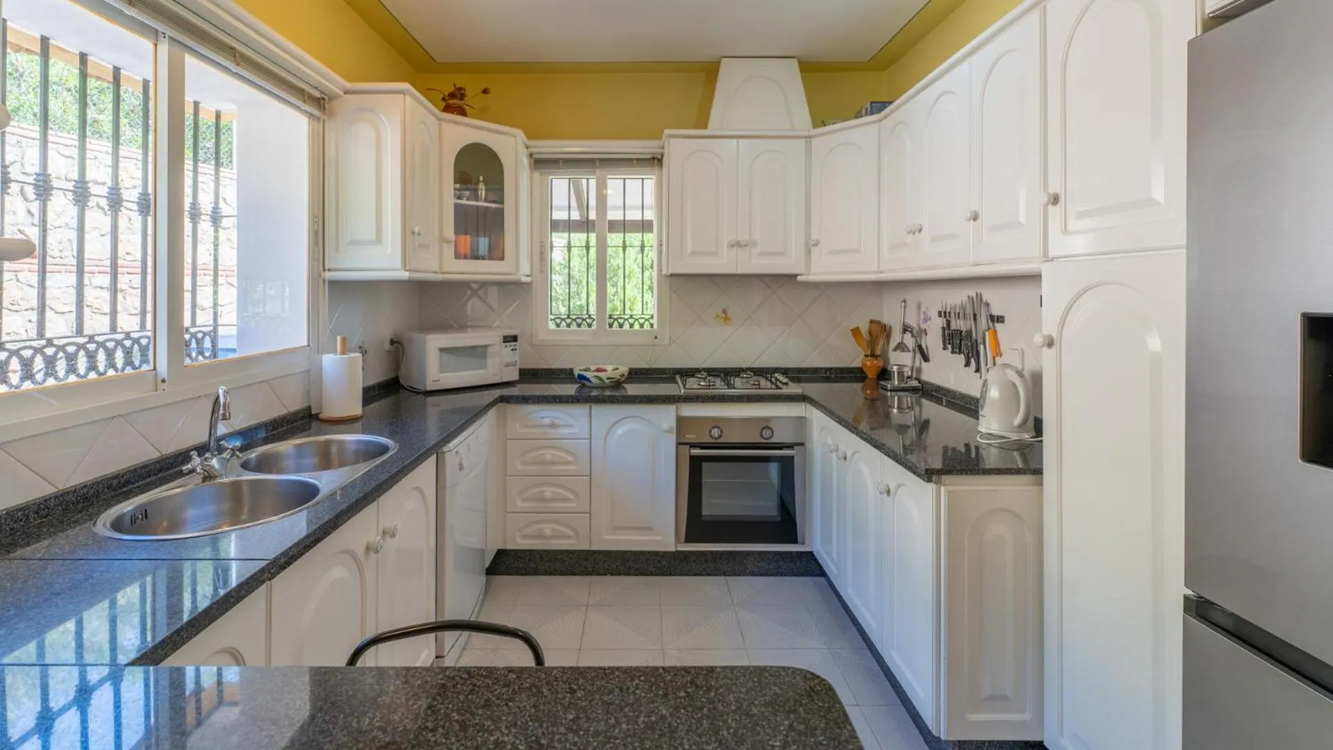 Kitchen or kitchenette in Villa Buhardilla by Casitas Select