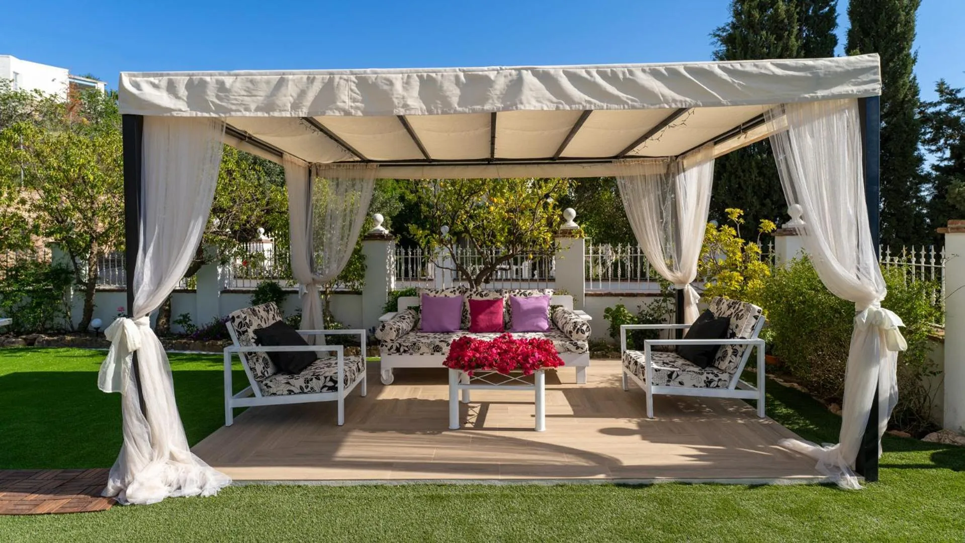 Off site in Villa Buhardilla by Casitas Select