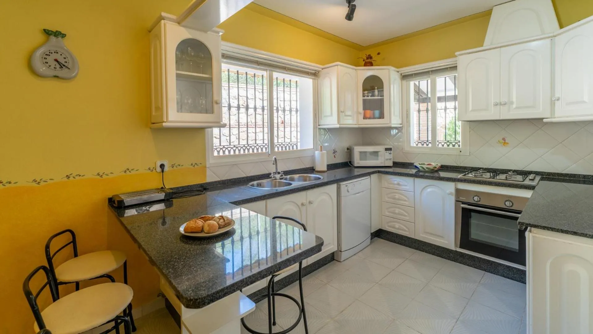 Kitchen or kitchenette in Villa Buhardilla by Casitas Select