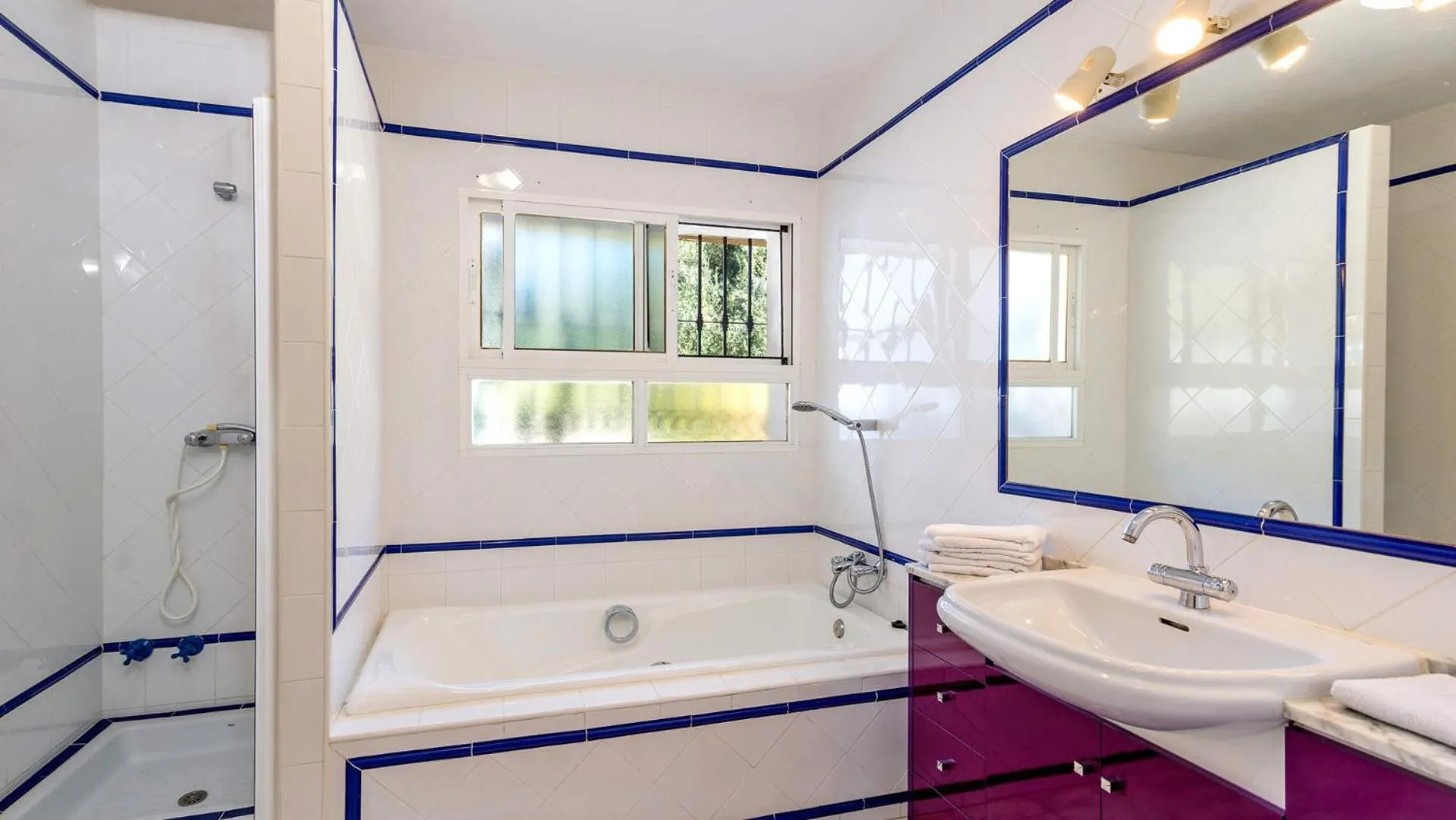 Bathroom in Villa Buhardilla by Casitas Select
