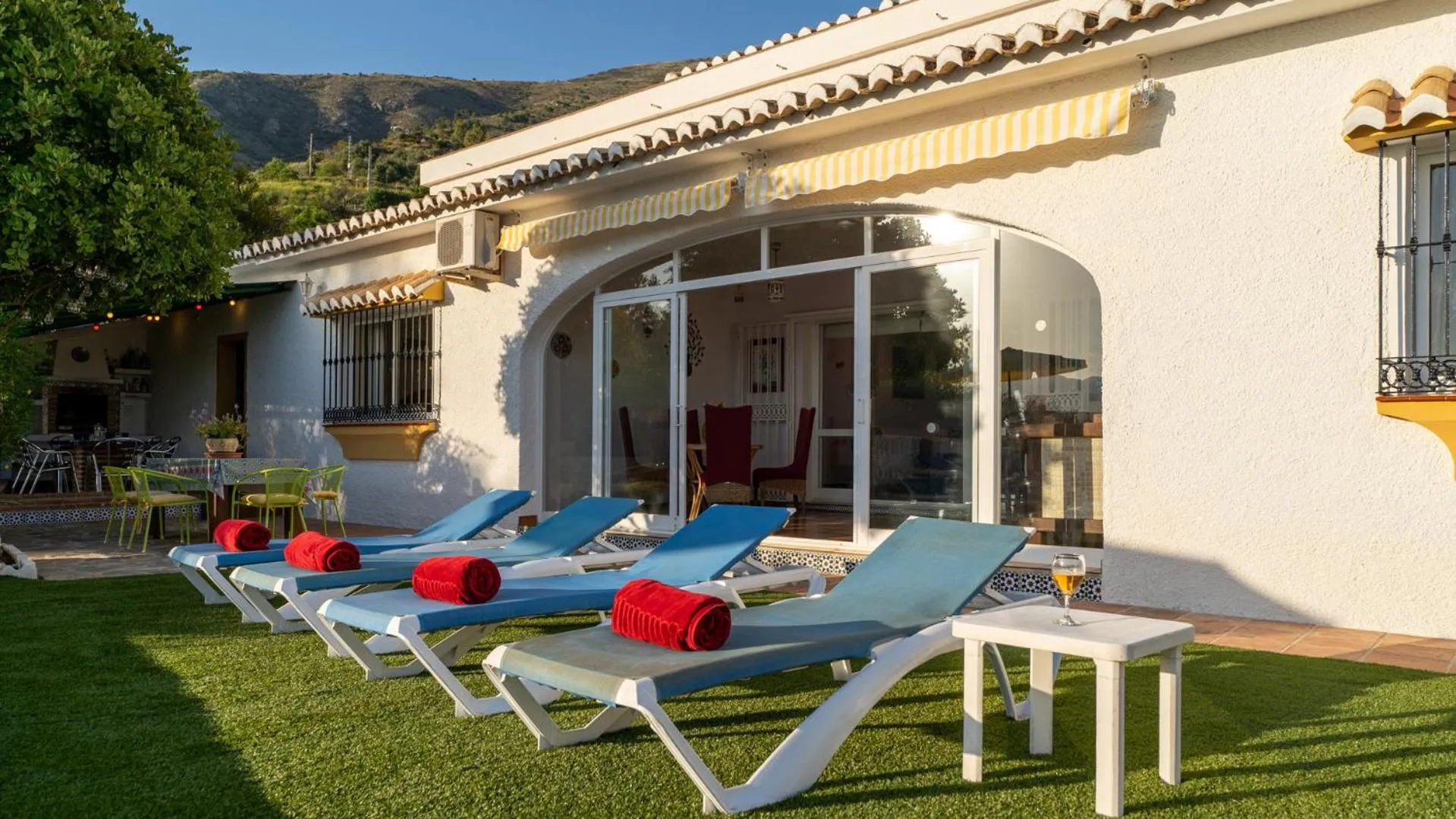 Property building in Villa Buhardilla by Casitas Select