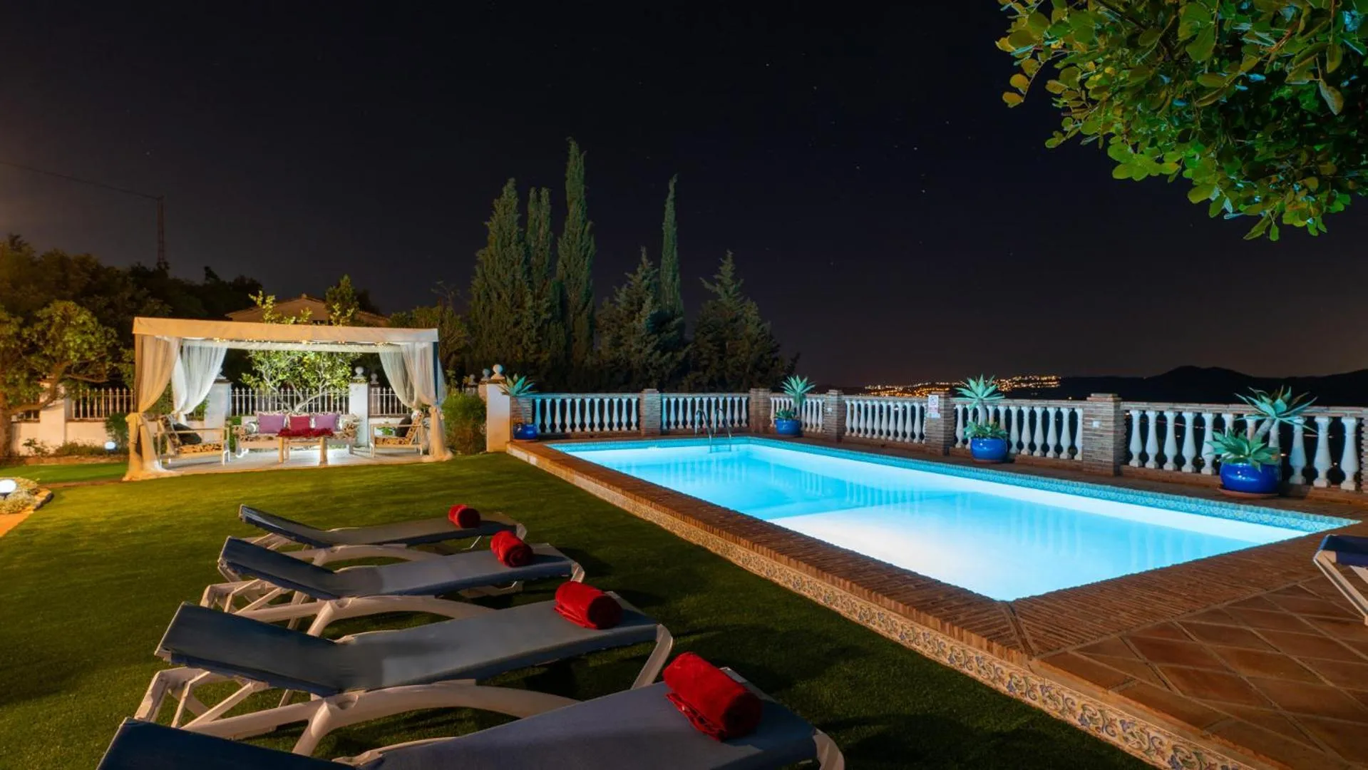 Swimming pool in Villa Buhardilla by Casitas Select